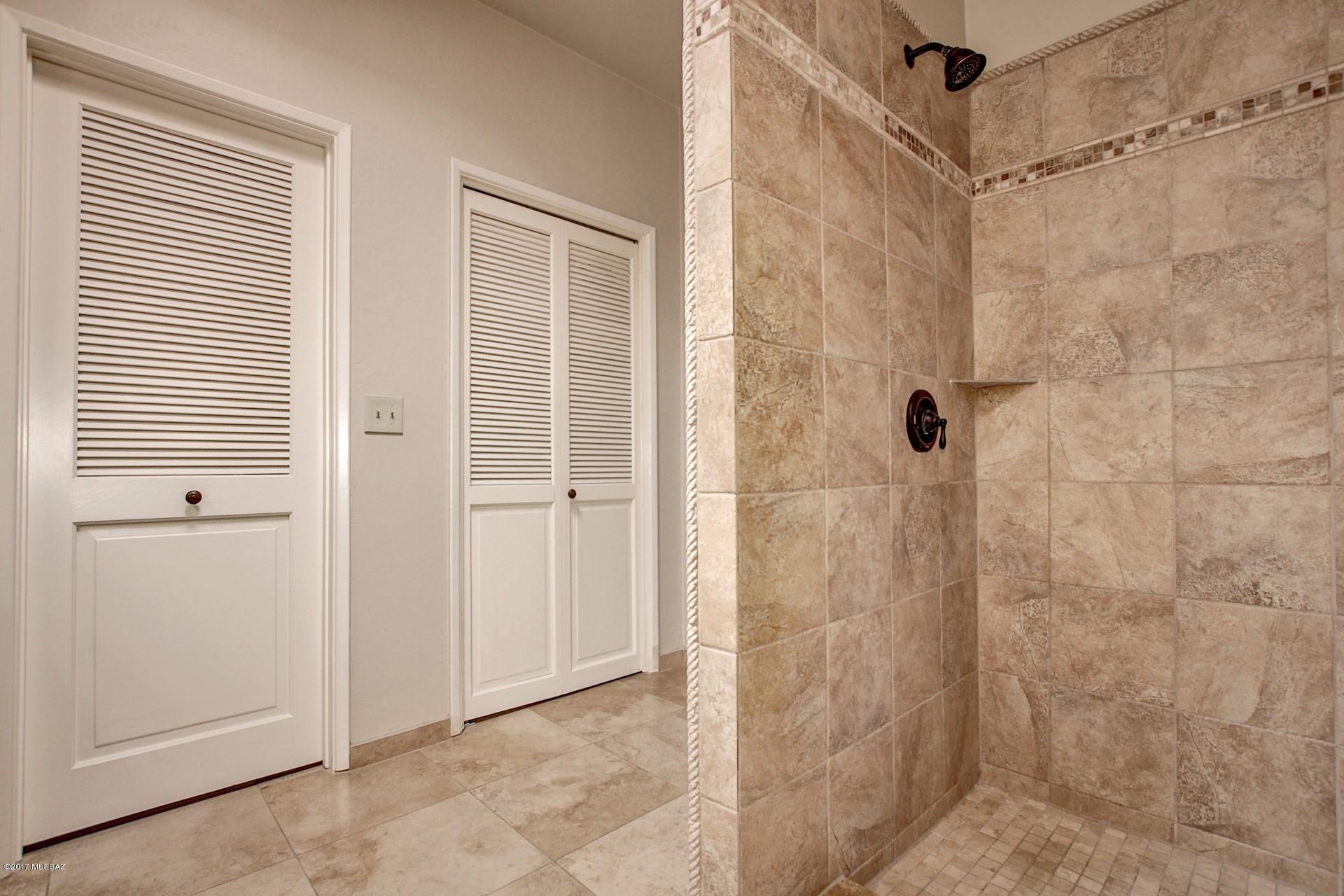 Colonia Verde (13-17) - Residential
