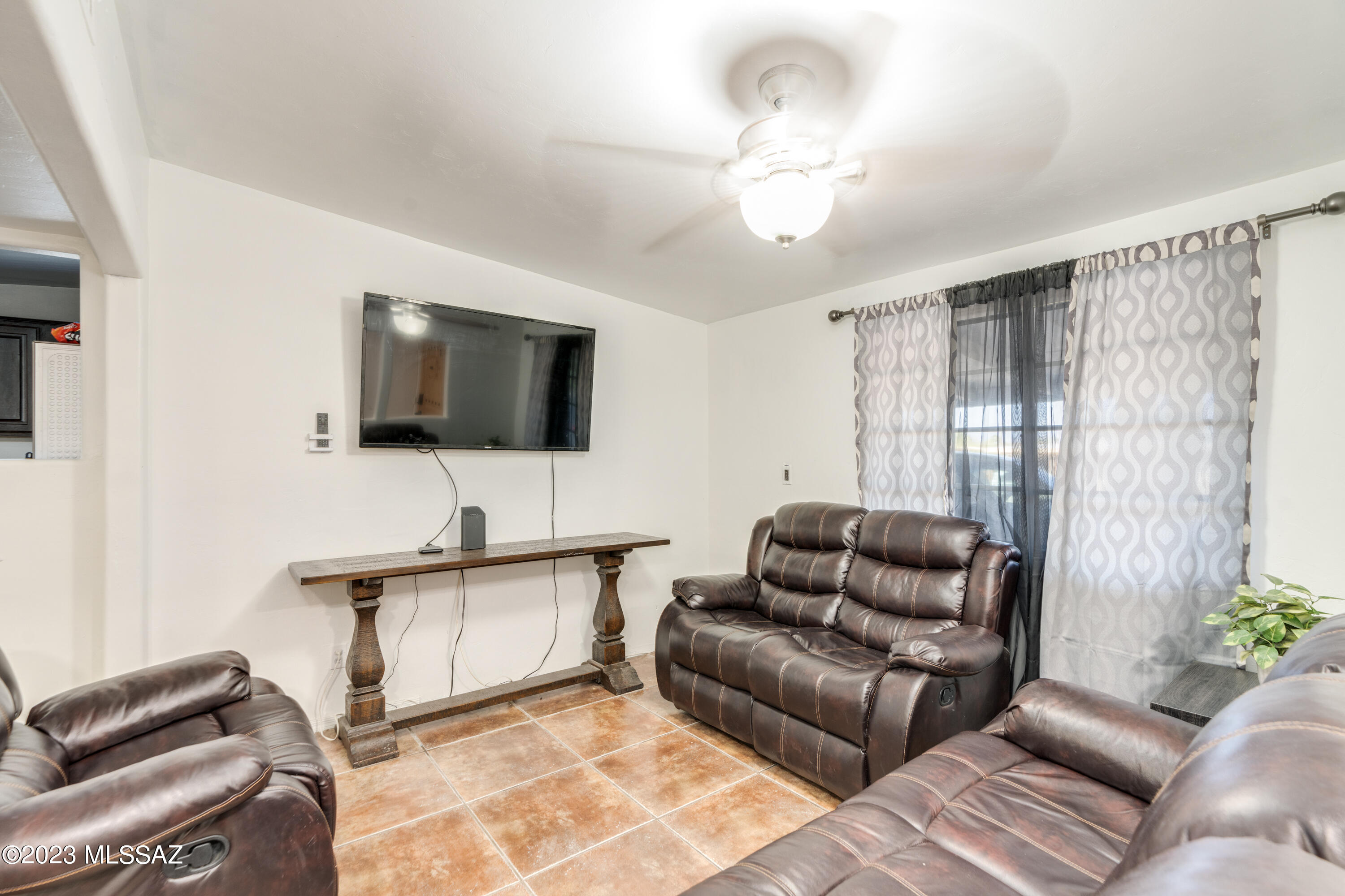 Los Reales Heights (1-102) - Residential