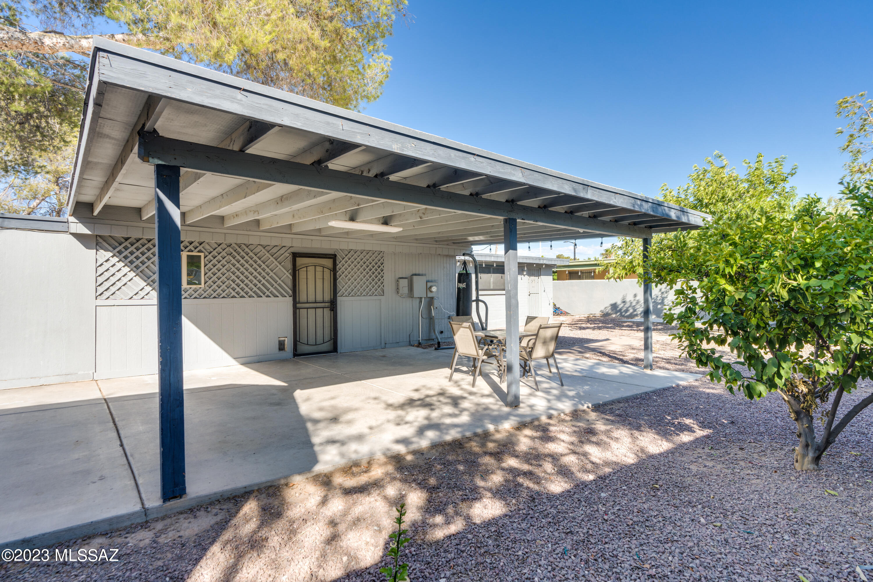 Los Reales Heights (1-102) - Residential