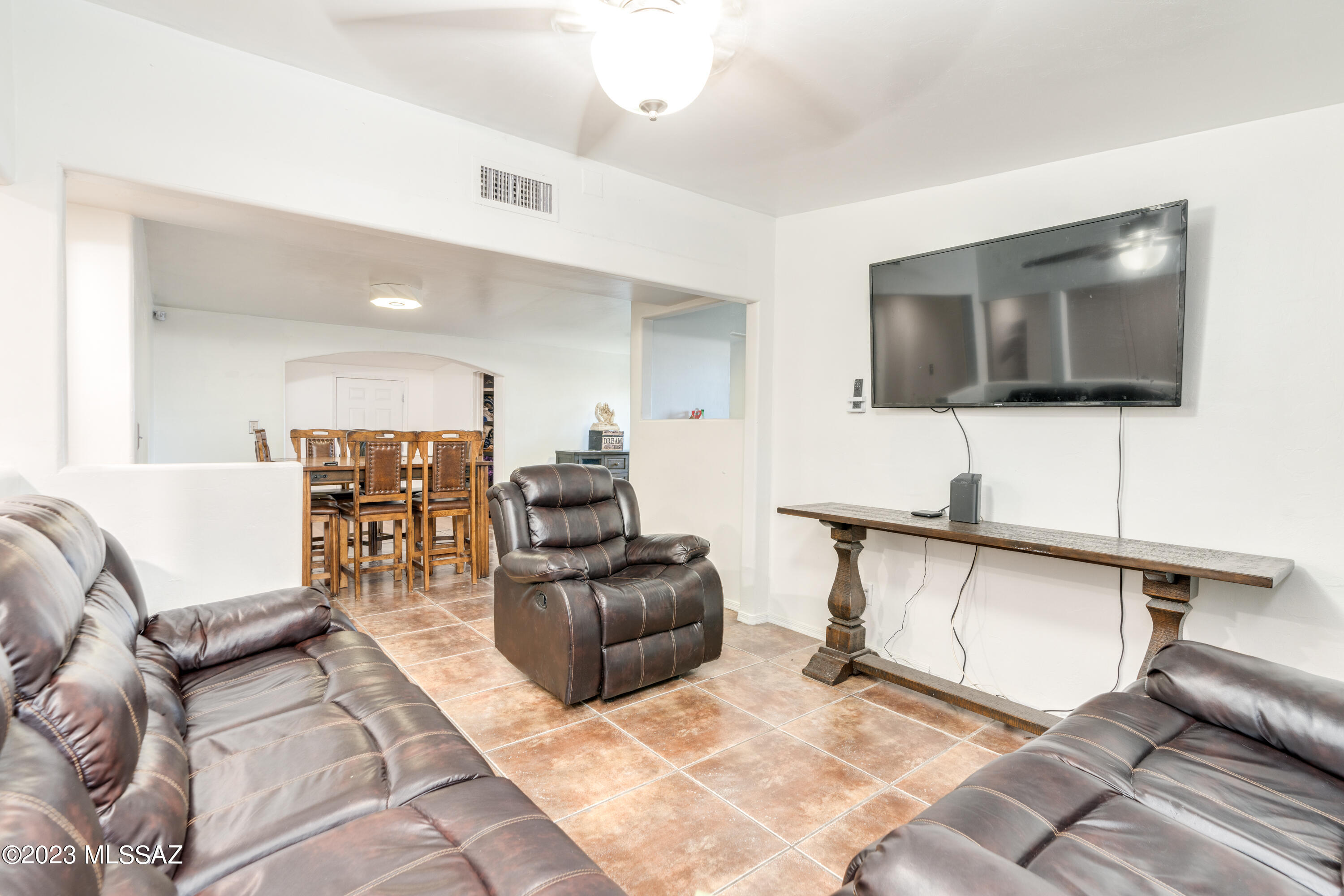 Los Reales Heights (1-102) - Residential