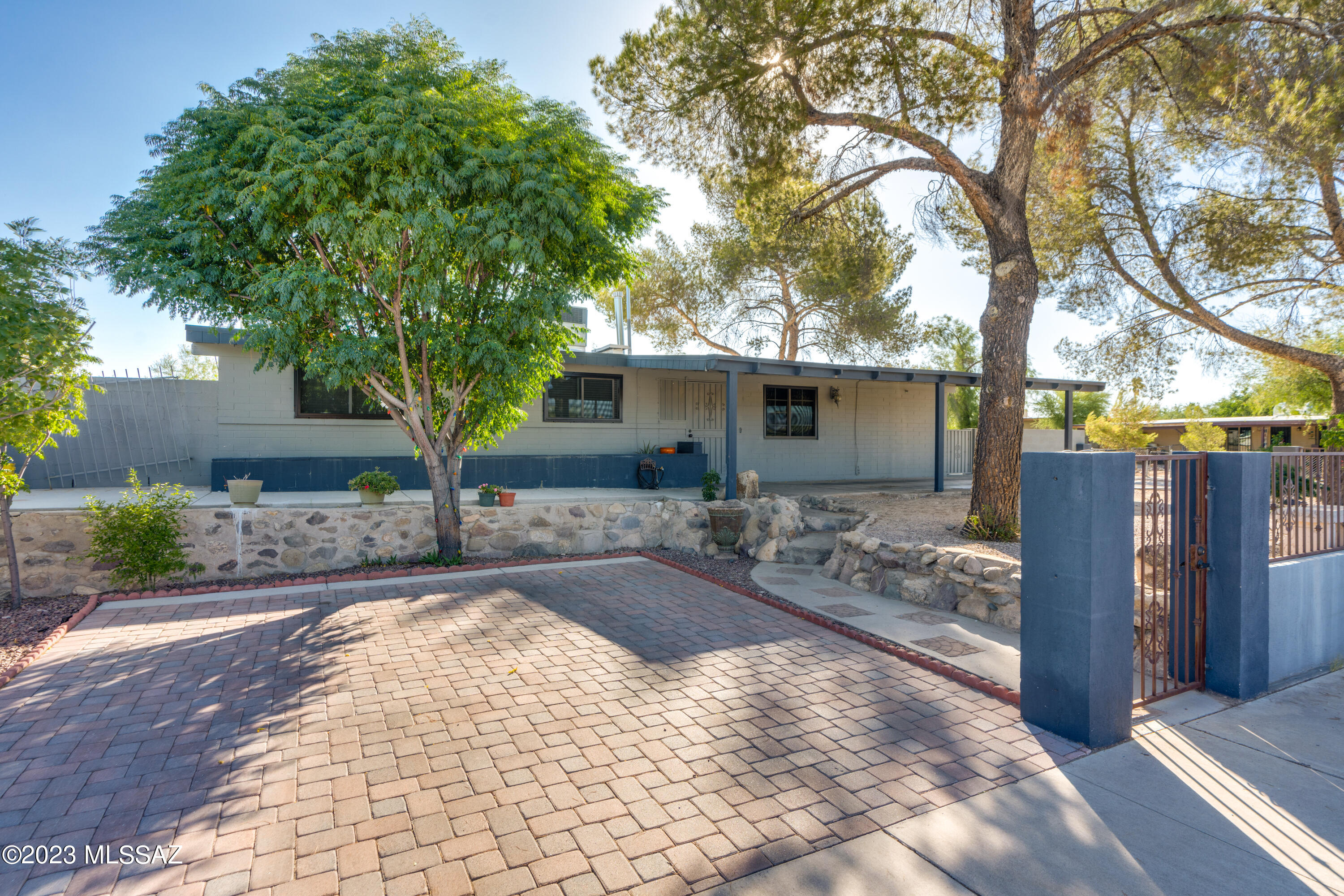 Los Reales Heights (1-102) - Residential
