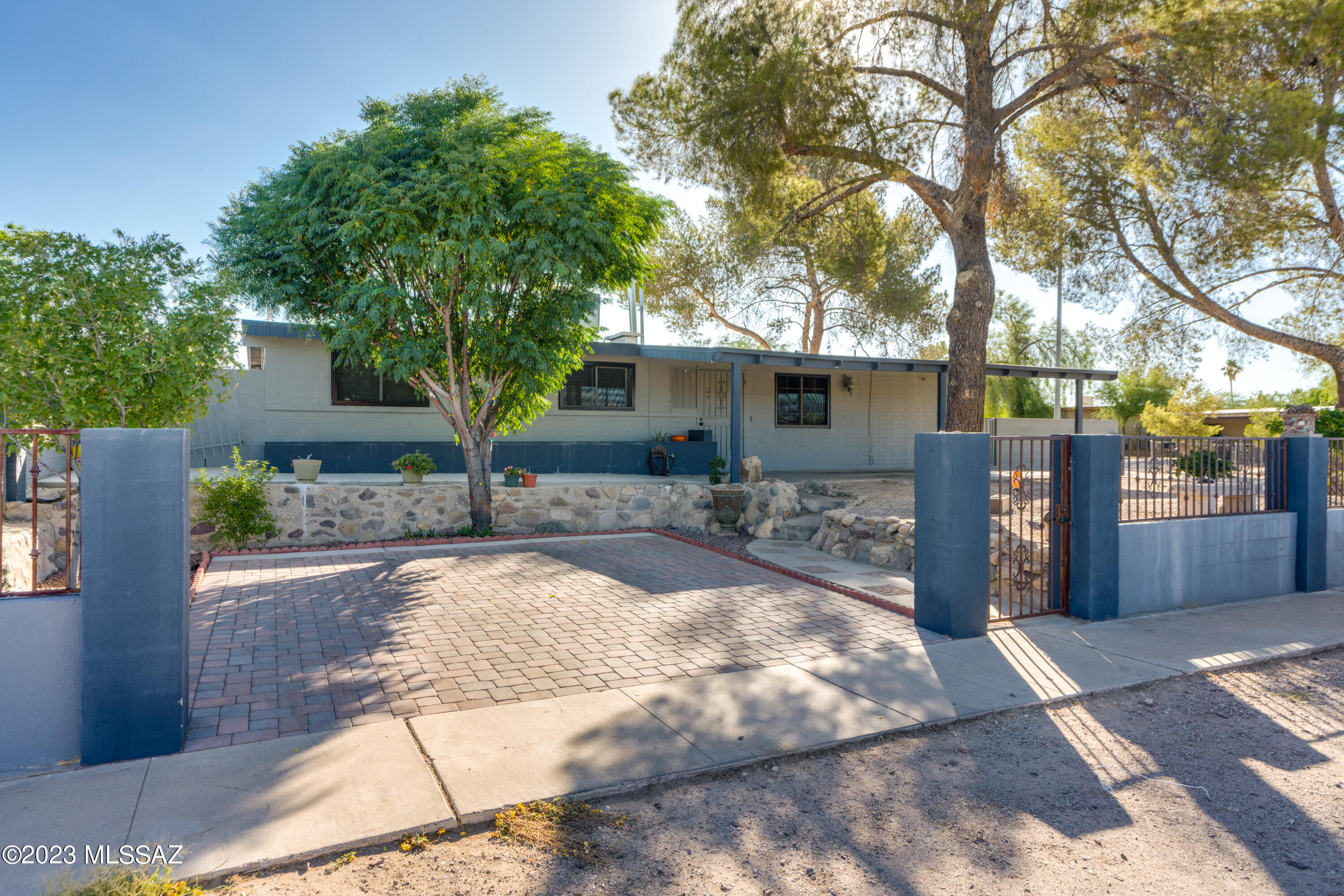 Welcome to this charming and well maintained 4-bedroom corner lot home, located near the freeway. Enjoy a spacious living area with ample natural light, a well-appointed kitchen, and generously sized bedrooms with available space to make a 5th bedroom or an office. This property presents a wonderful opportunity for families seeking a spacious and comfortable home and the beautifully landscaped backyard, providing a tranquil outdoor haven. It also offers plenty of space for outdoor activities, gardening, or simply unwinding on a sunny afternoon.