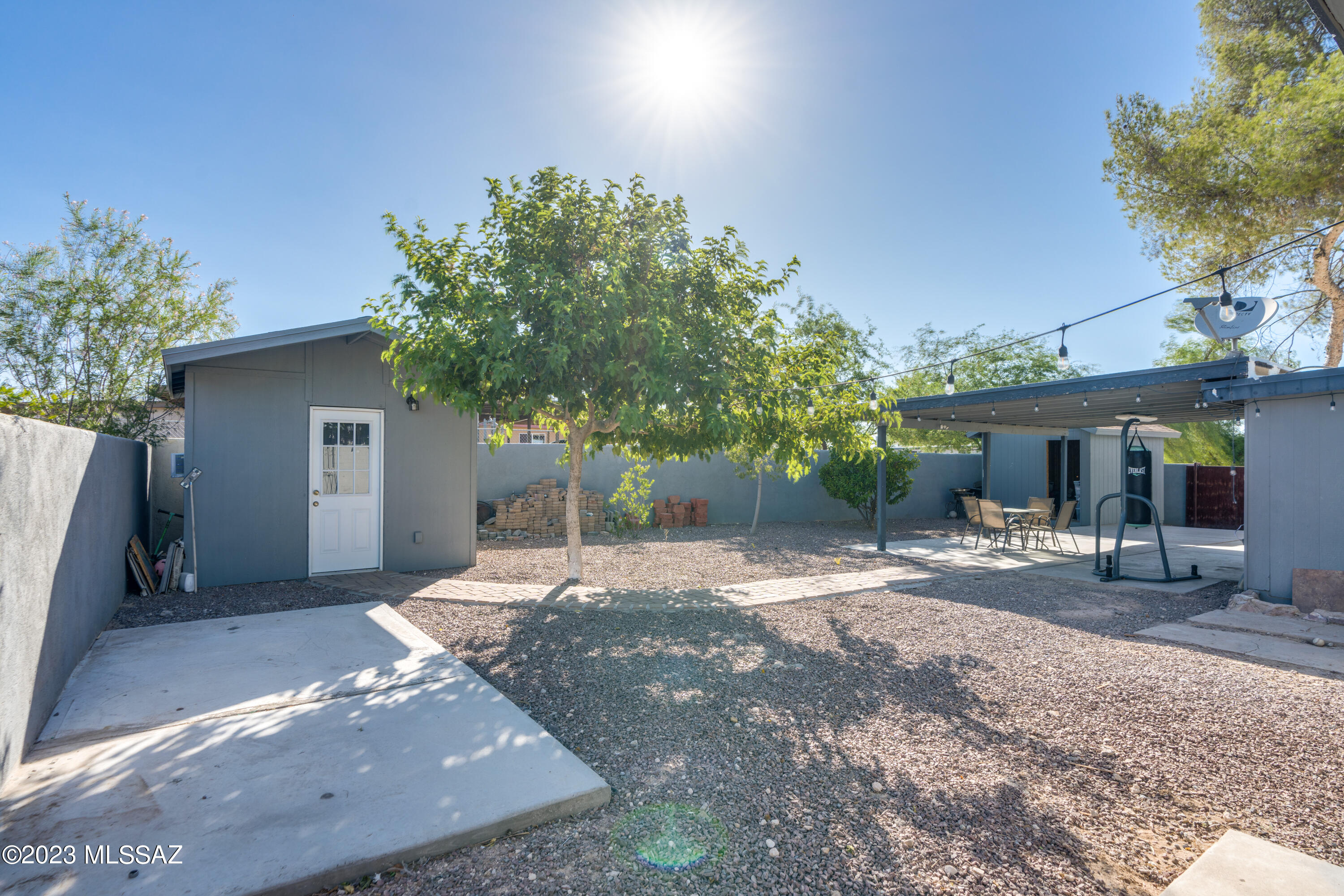 Los Reales Heights (1-102) - Residential