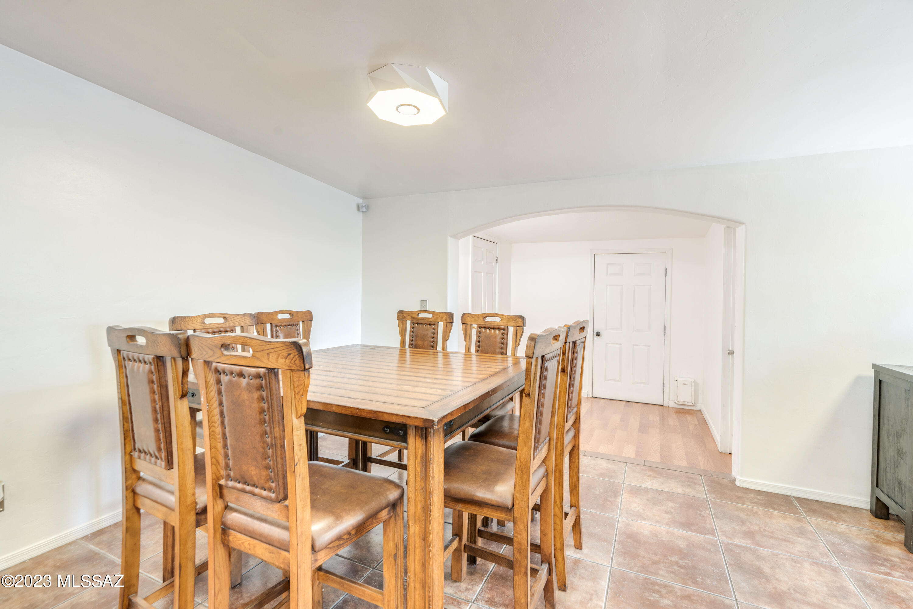 Los Reales Heights (1-102) - Residential