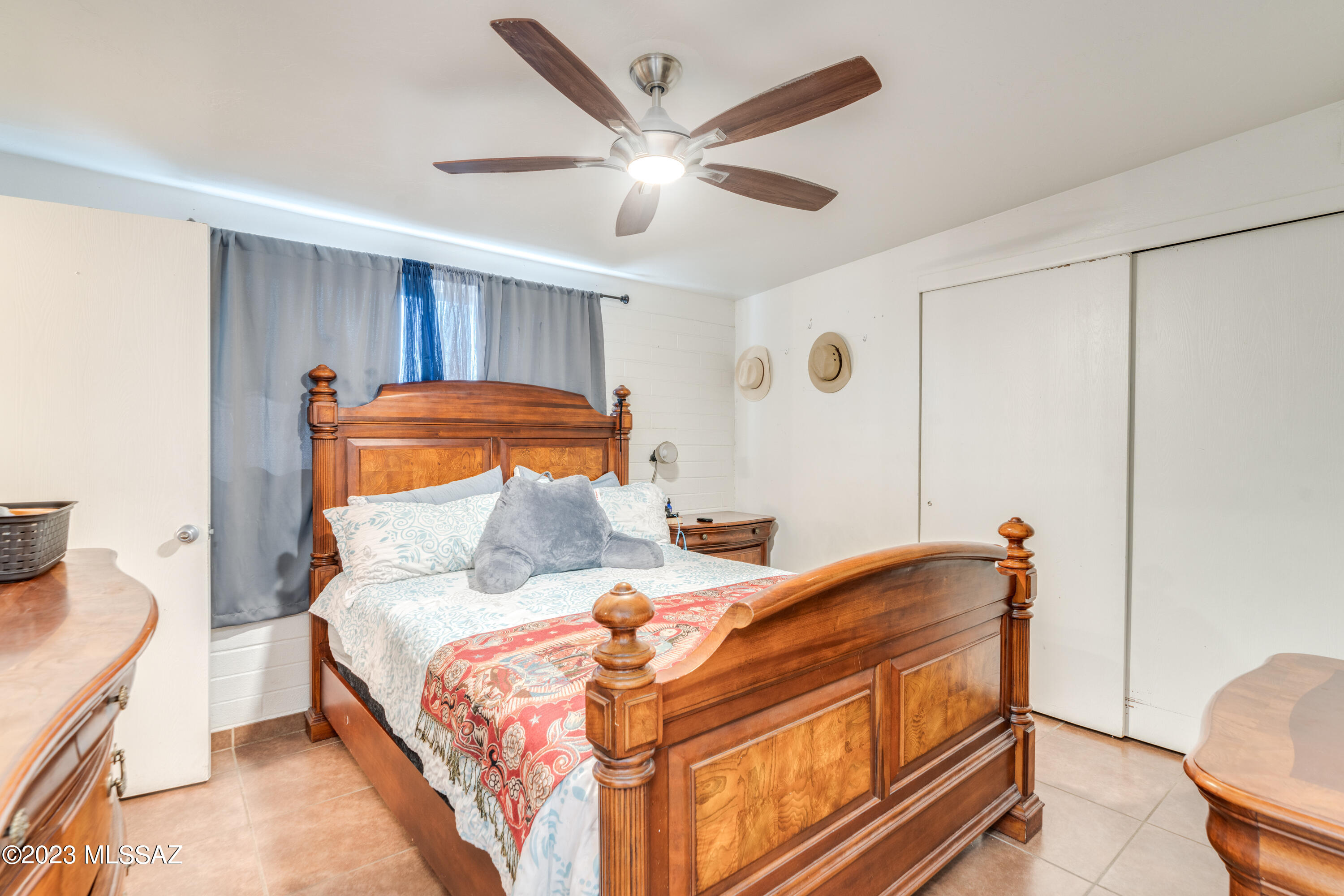 Los Reales Heights (1-102) - Residential