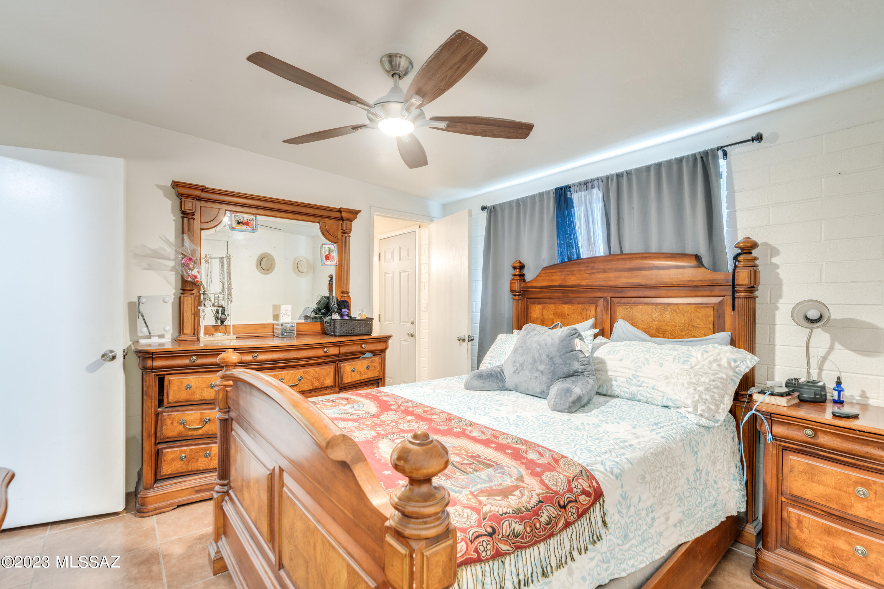 Los Reales Heights (1-102) - Residential
