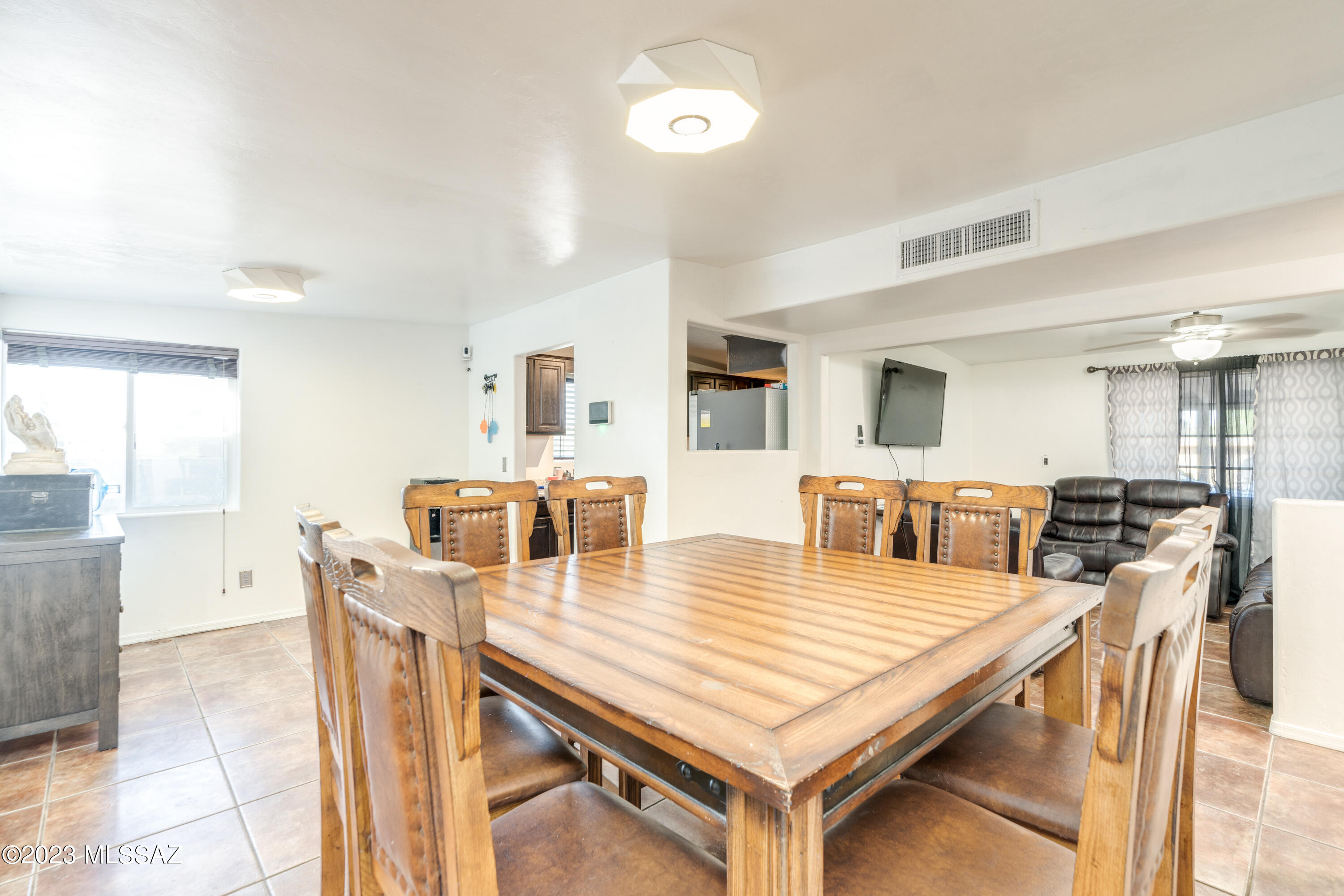 Los Reales Heights (1-102) - Residential