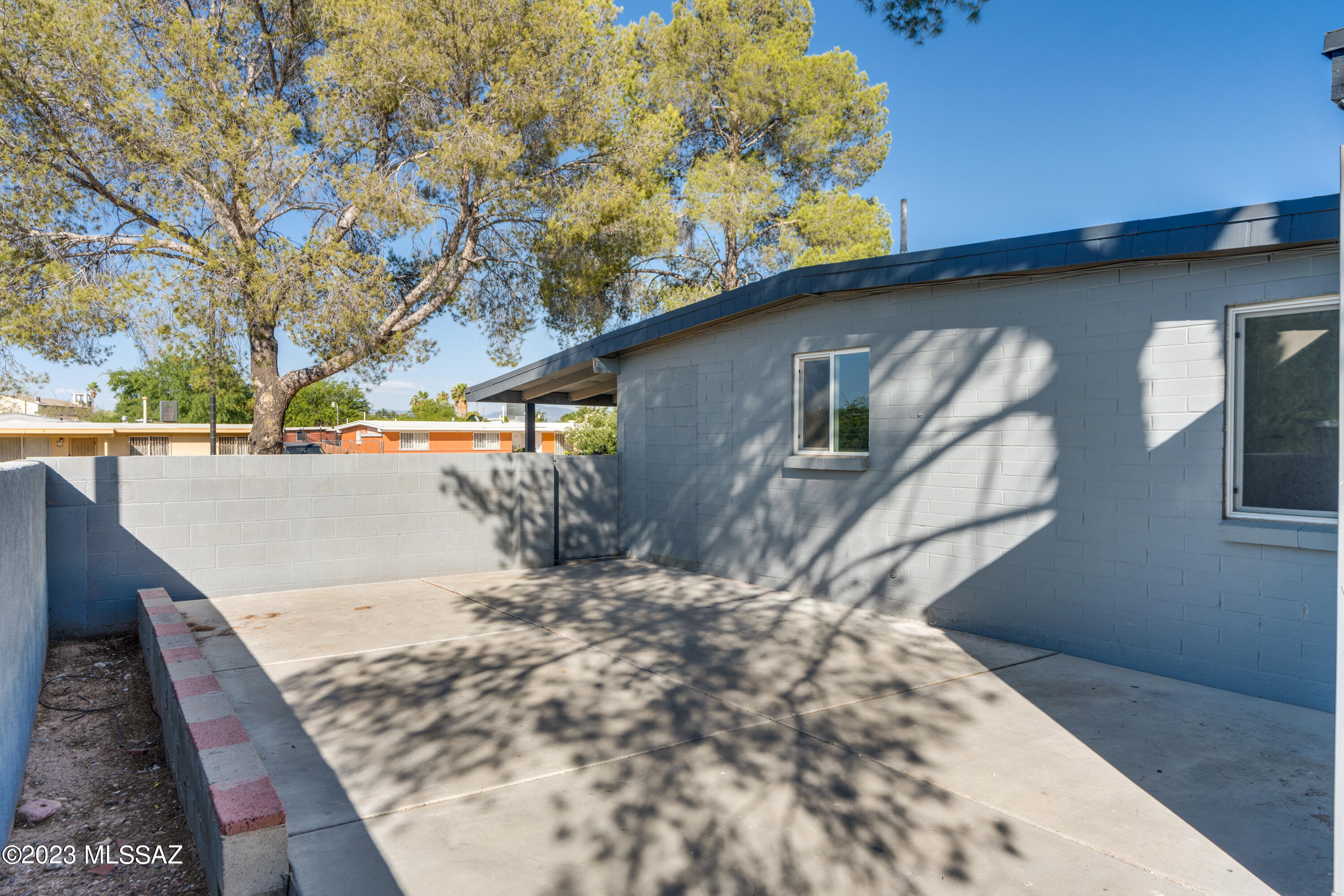 Los Reales Heights (1-102) - Residential