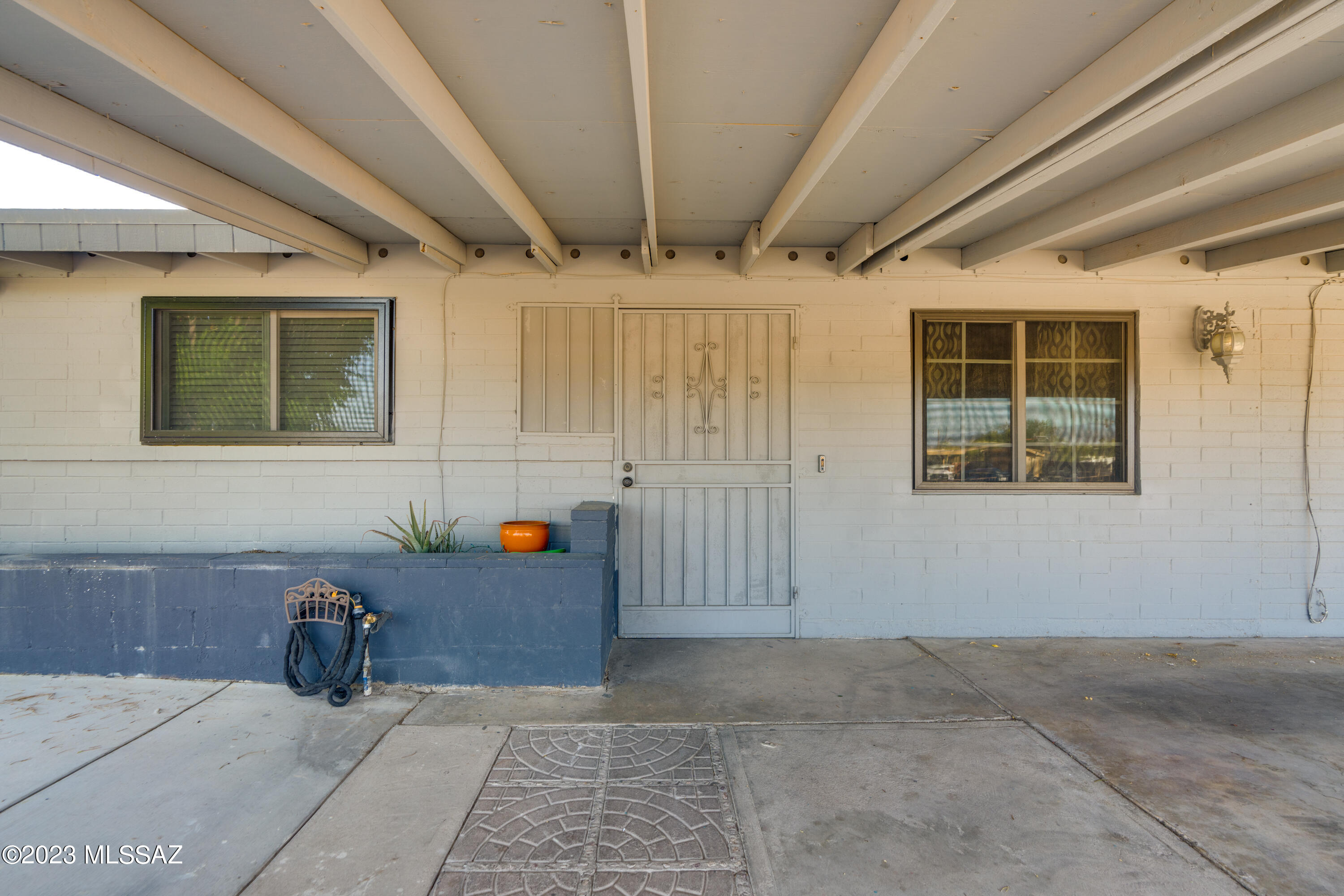 Los Reales Heights (1-102) - Residential
