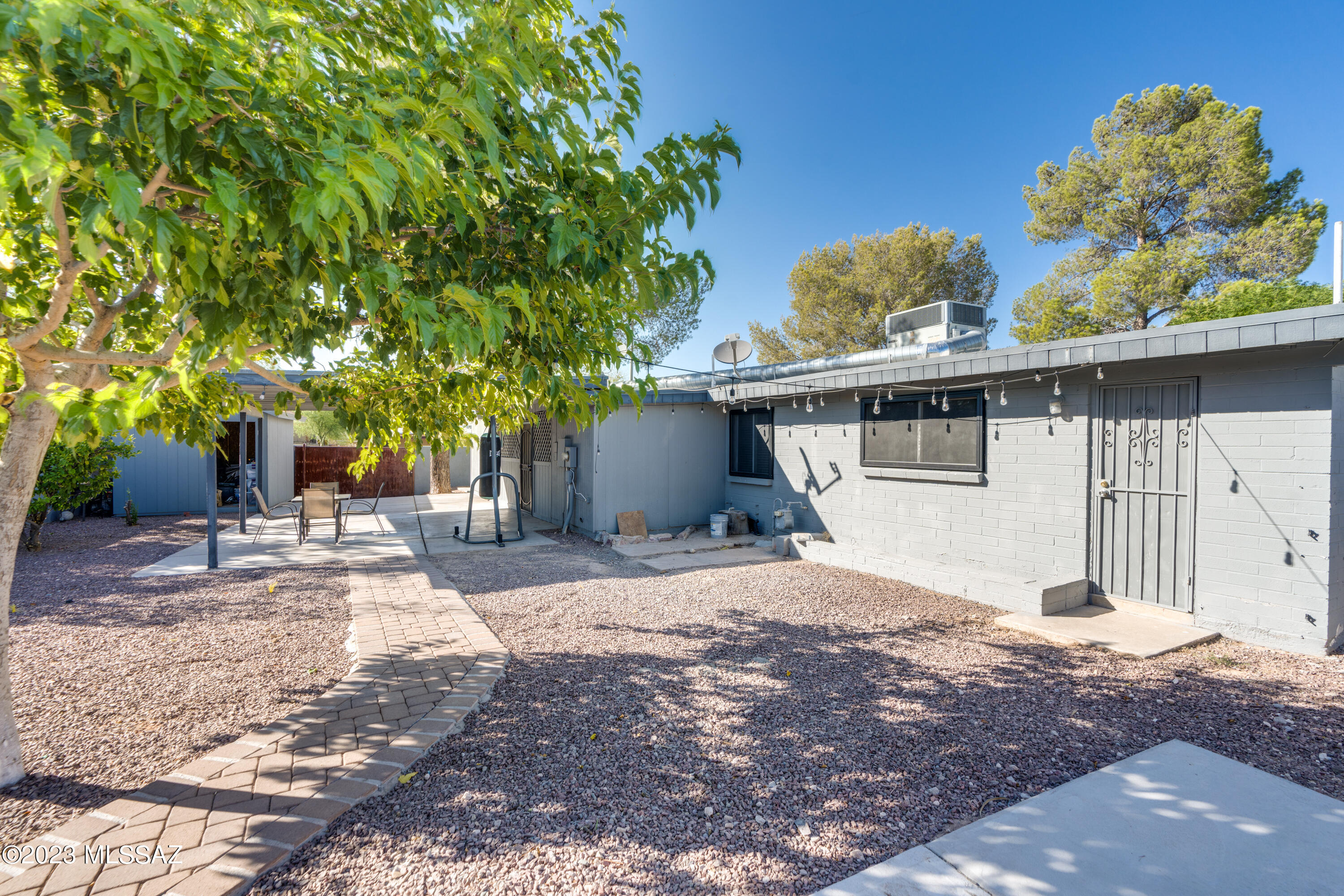 Los Reales Heights (1-102) - Residential