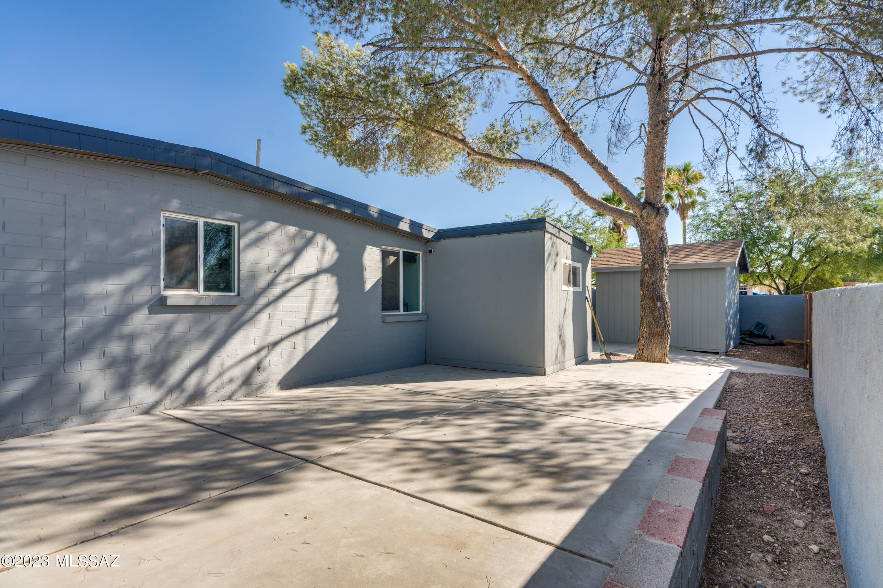 Los Reales Heights (1-102) - Residential
