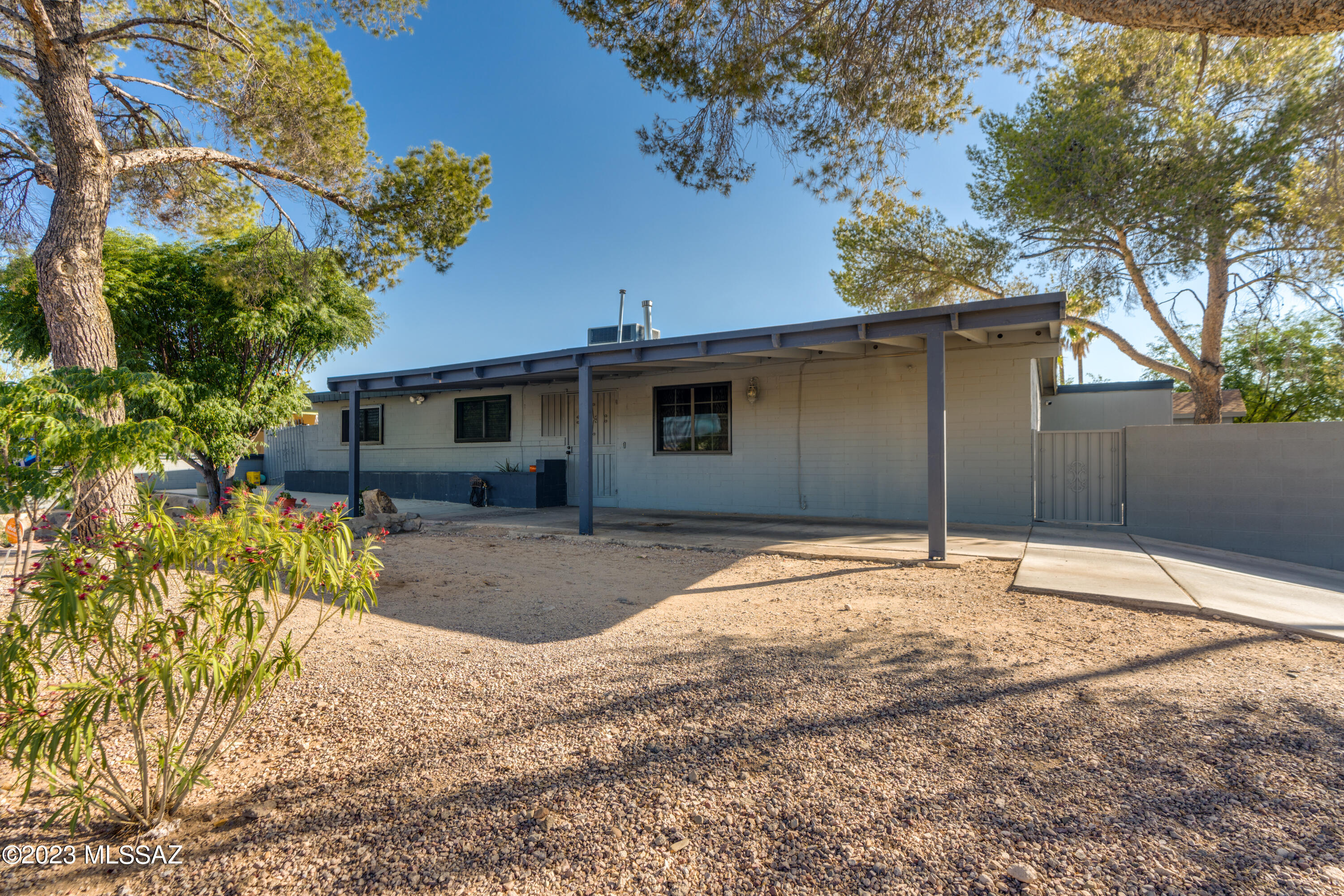 Los Reales Heights (1-102) - Residential