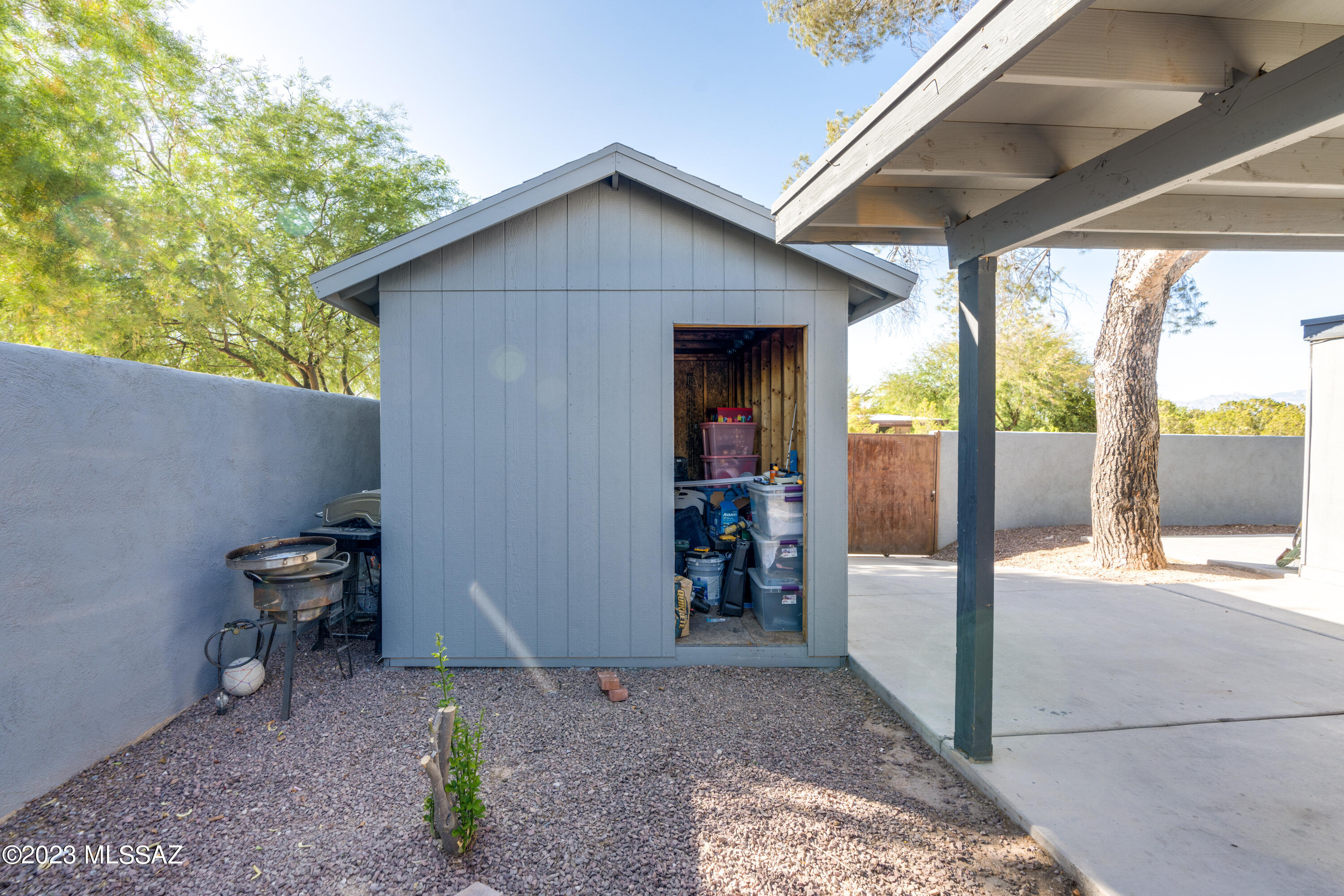Los Reales Heights (1-102) - Residential