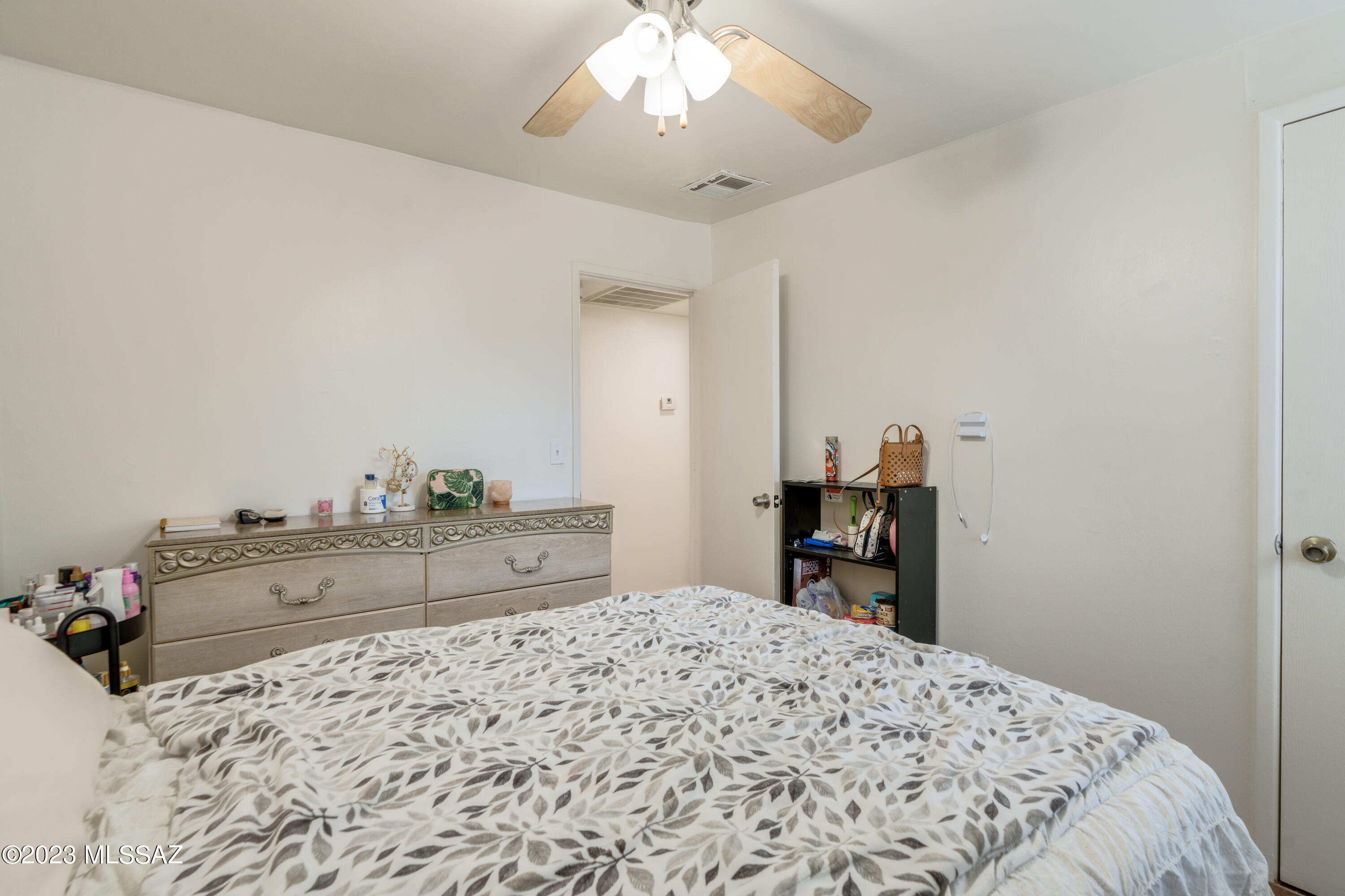 Los Reales Heights (1-102) - Residential