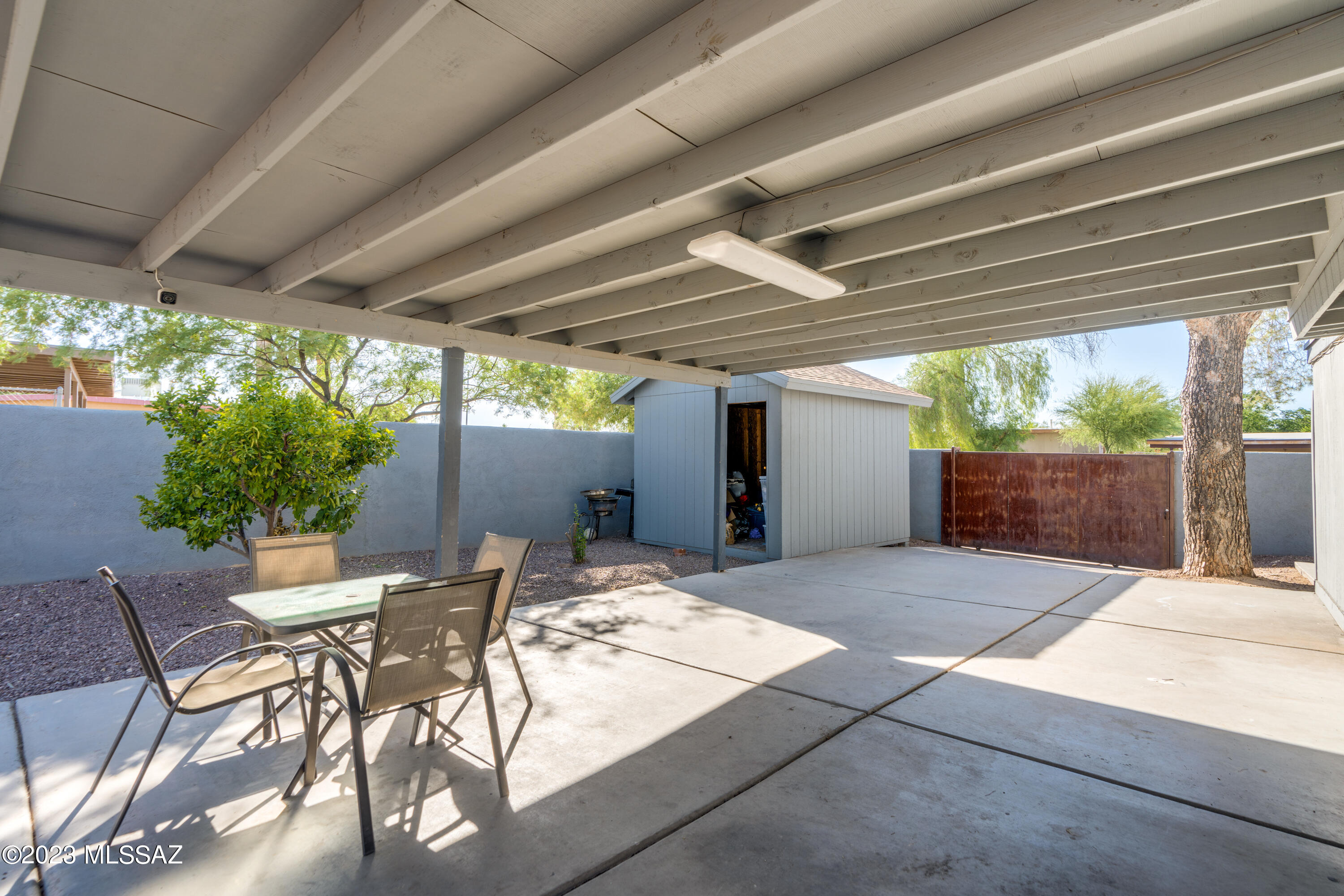 Los Reales Heights (1-102) - Residential