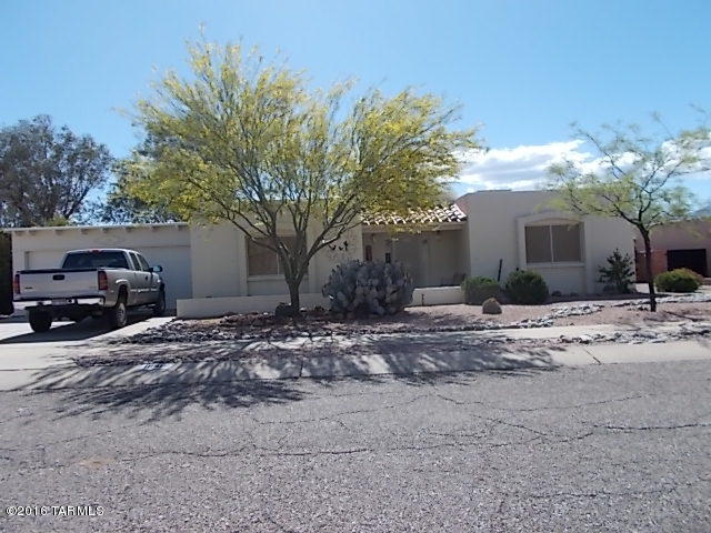 REDUCED over $15,000!!! Rare Find! Clean 2Br 2Ba 2 Car Garage, Large AZ/Sun Room, with easy coversion to Screened room. Great Mountain Views From Large Landscaped back yard. Newer Carpet and entry tile, Roof recently recoated. Bonus Workshop & extra storage too!