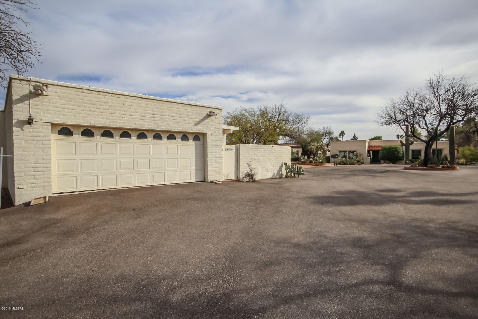 Great single story property in sought after Colonia Verde. Located on a quiet cul-de-sac, yet close to nearby shopping and restaurants in the Tanque Verde shopping area, Udall Park, and easy access to Mount Lemmon. Property to be sold in ''AS-IS'' condition; no warranties expressed nor implied.