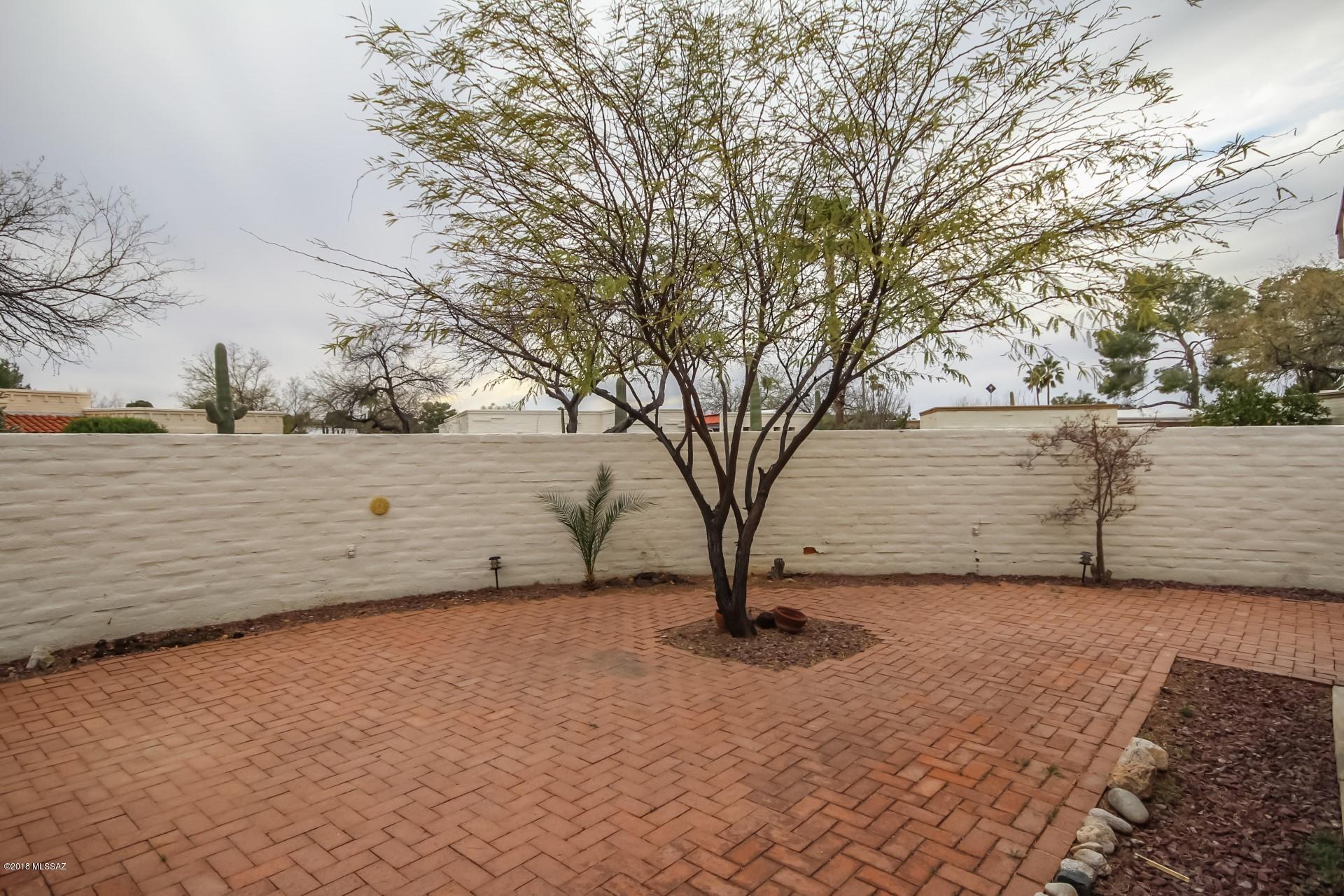 Colonia Verde (13-17) - Residential