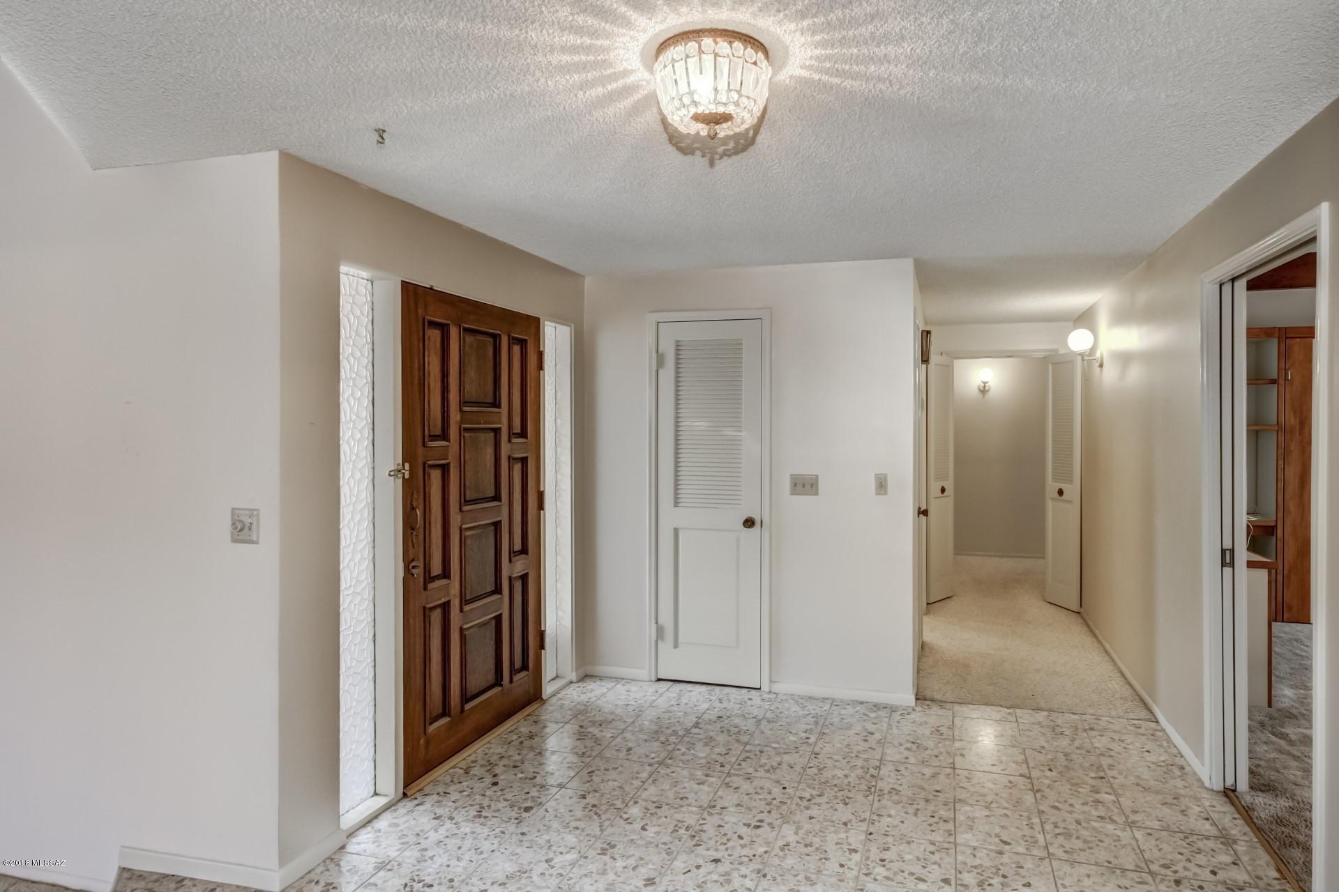 Colonia Verde (13-17) - Residential