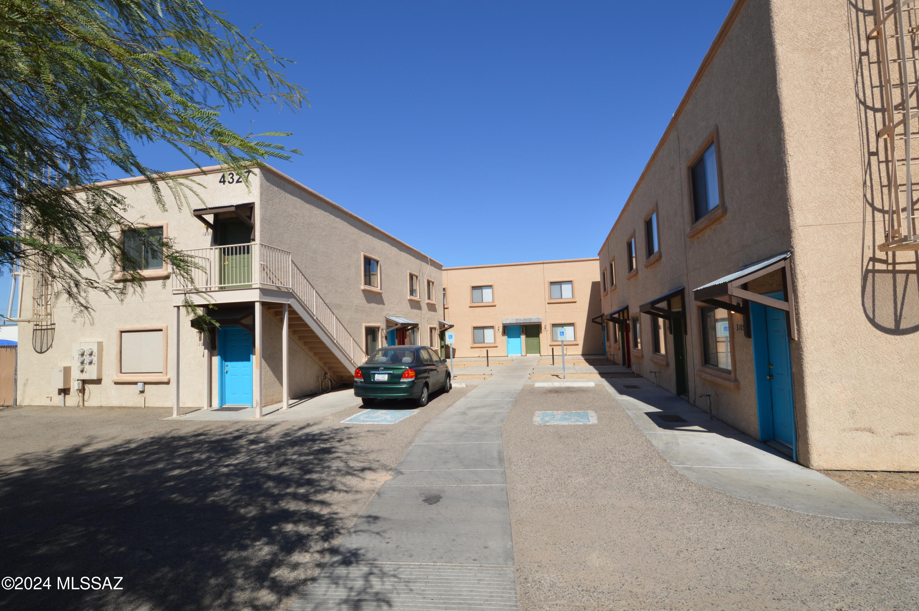 Wonderful, centrally located townhome apartment in quiet, small community. End unit for added privacy. Range, fridge, washer/dryer included. Spacious with two large bedrooms and two baths. High efficiency A/C, dual pane windows. Private townhomes near public library and transportation. Just 2.5 miles from U of A! Separate fenced yards for kids and pets. Military welcomed. CALL NOW!!