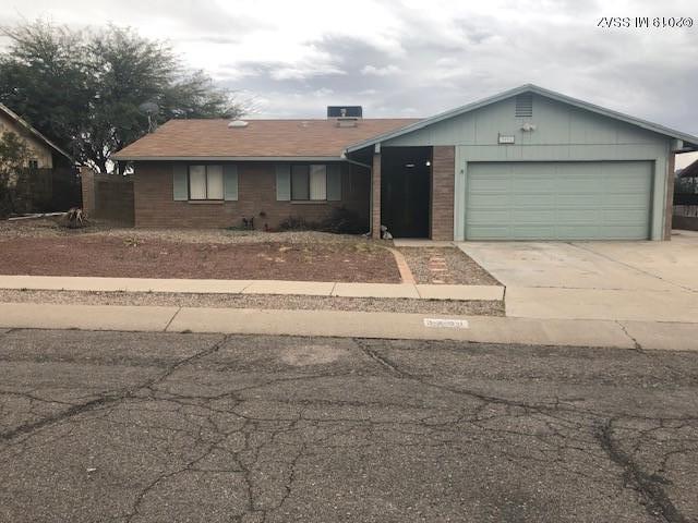 3BR/2BA w/500 SQFT 1BA/1BA Guest suite attached (with private entrance, great for parents or college student). Block home w/ great curb appeal, landscaped front and back--pool s not currently working. But could be repaired. Arizona room and built-in BBQ to enjoy outdoor living with great mountain views. Upgraded kitchen and baths, carpets in great room, tile in kitchen hall and baths, 2 car garage w/ storage.