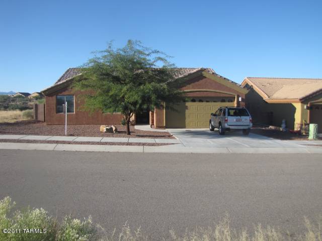 Like new home in Corona De Tucson. Open floor plan. Split bedroom plan. Neutral colors. Tile in all living areas, upgraded carpet.