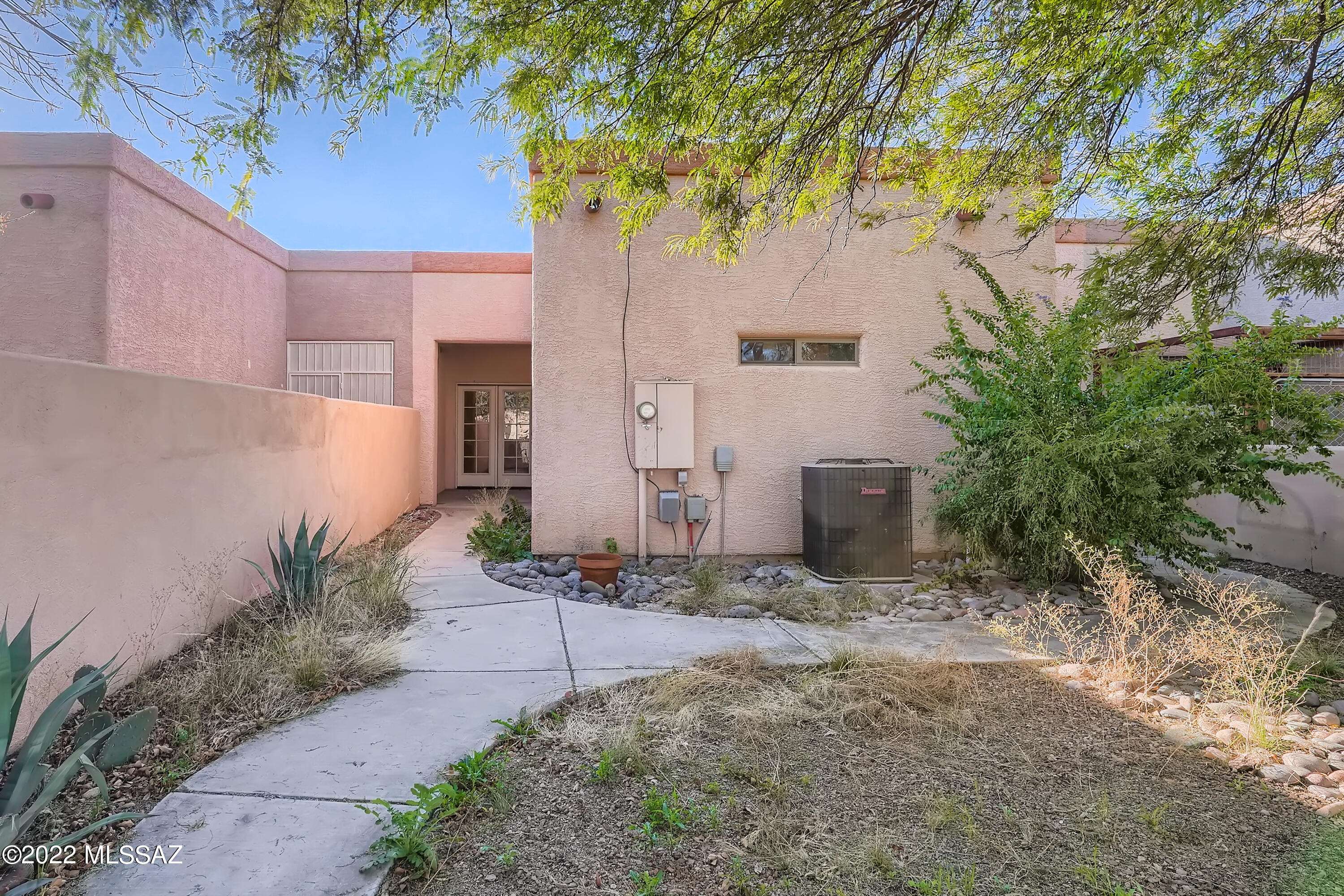 La Esperanza Town Homes (1-26) - Residential