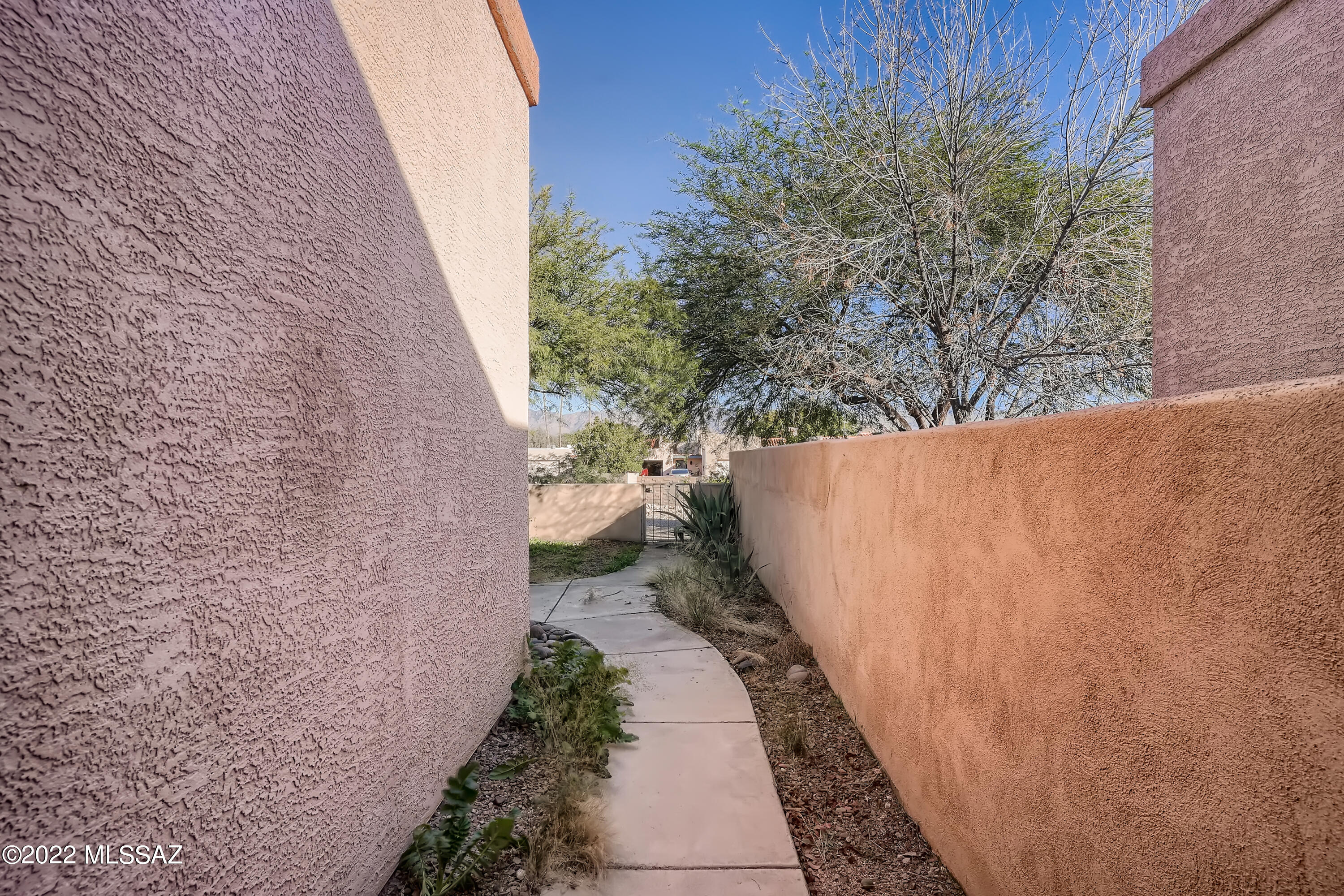 La Esperanza Town Homes (1-26) - Residential