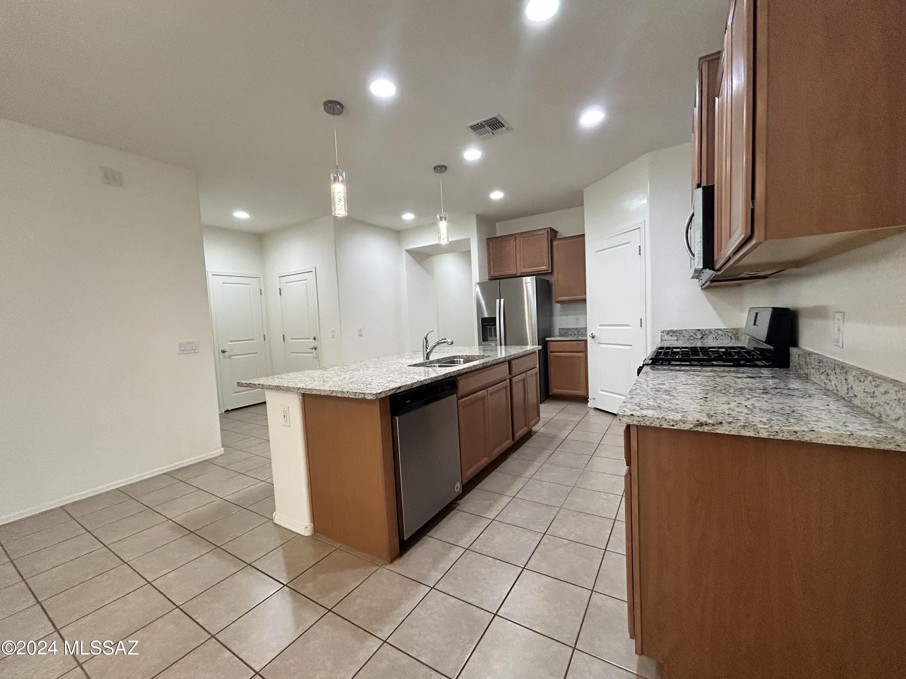La Estancia De Tucson (1-330) - Residential Lease