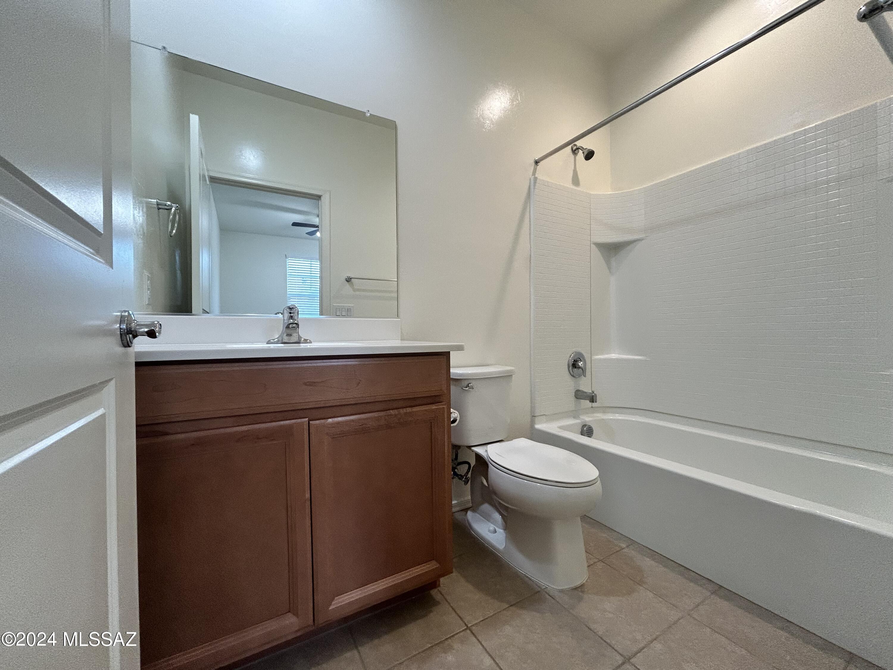 La Estancia De Tucson (1-330) - Residential Lease