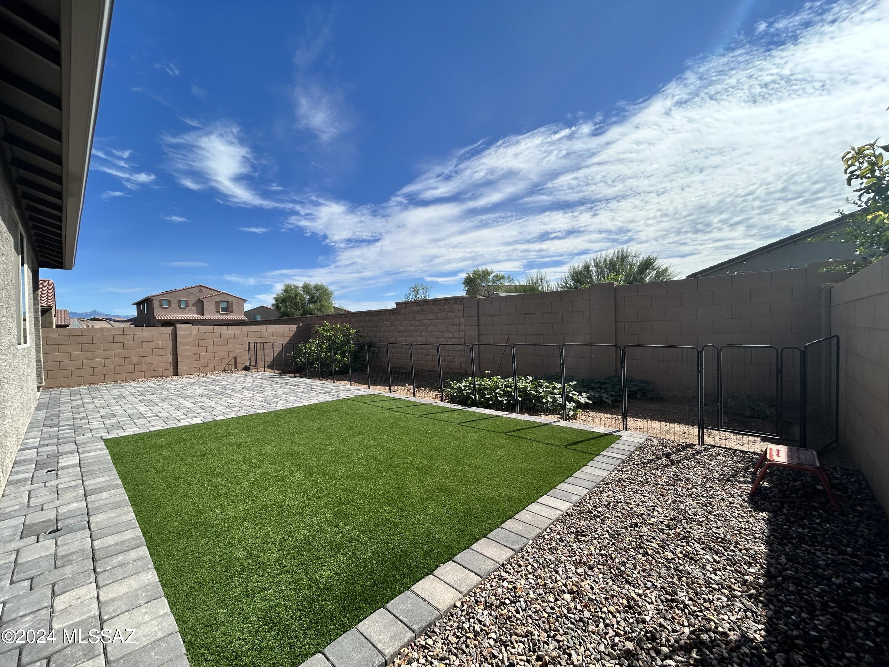 La Estancia De Tucson (1-330) - Residential Lease