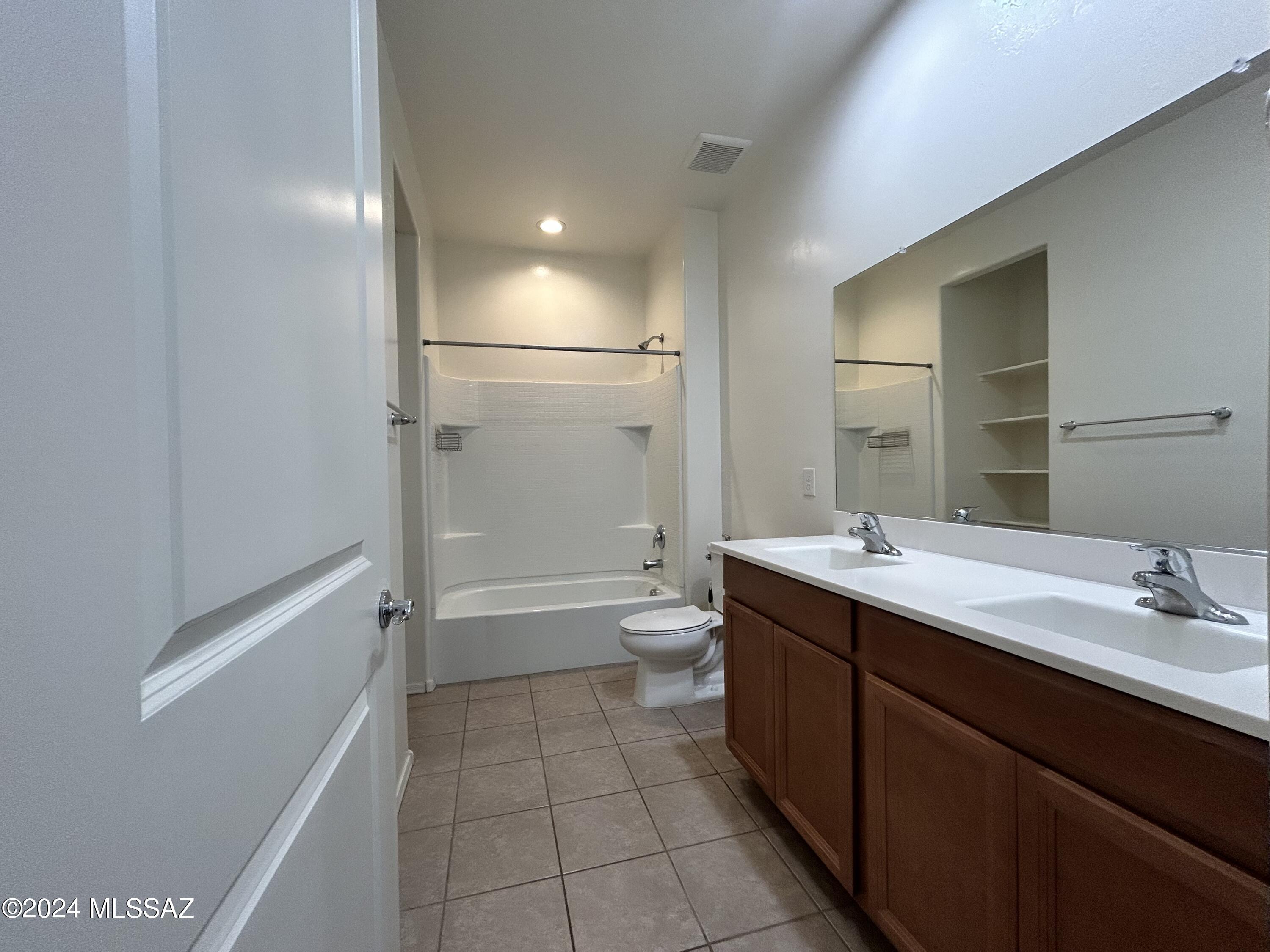 La Estancia De Tucson (1-330) - Residential Lease
