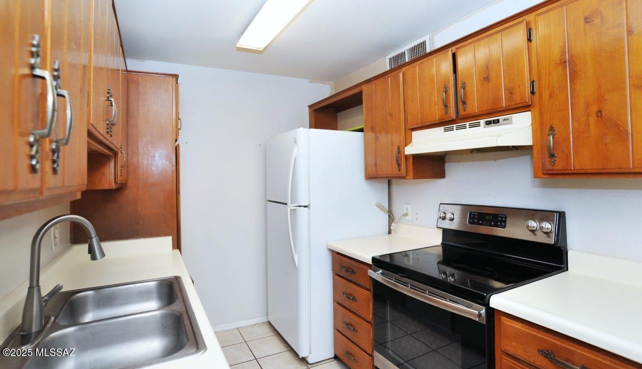 Golf Links East Condos (1-48) - Residential