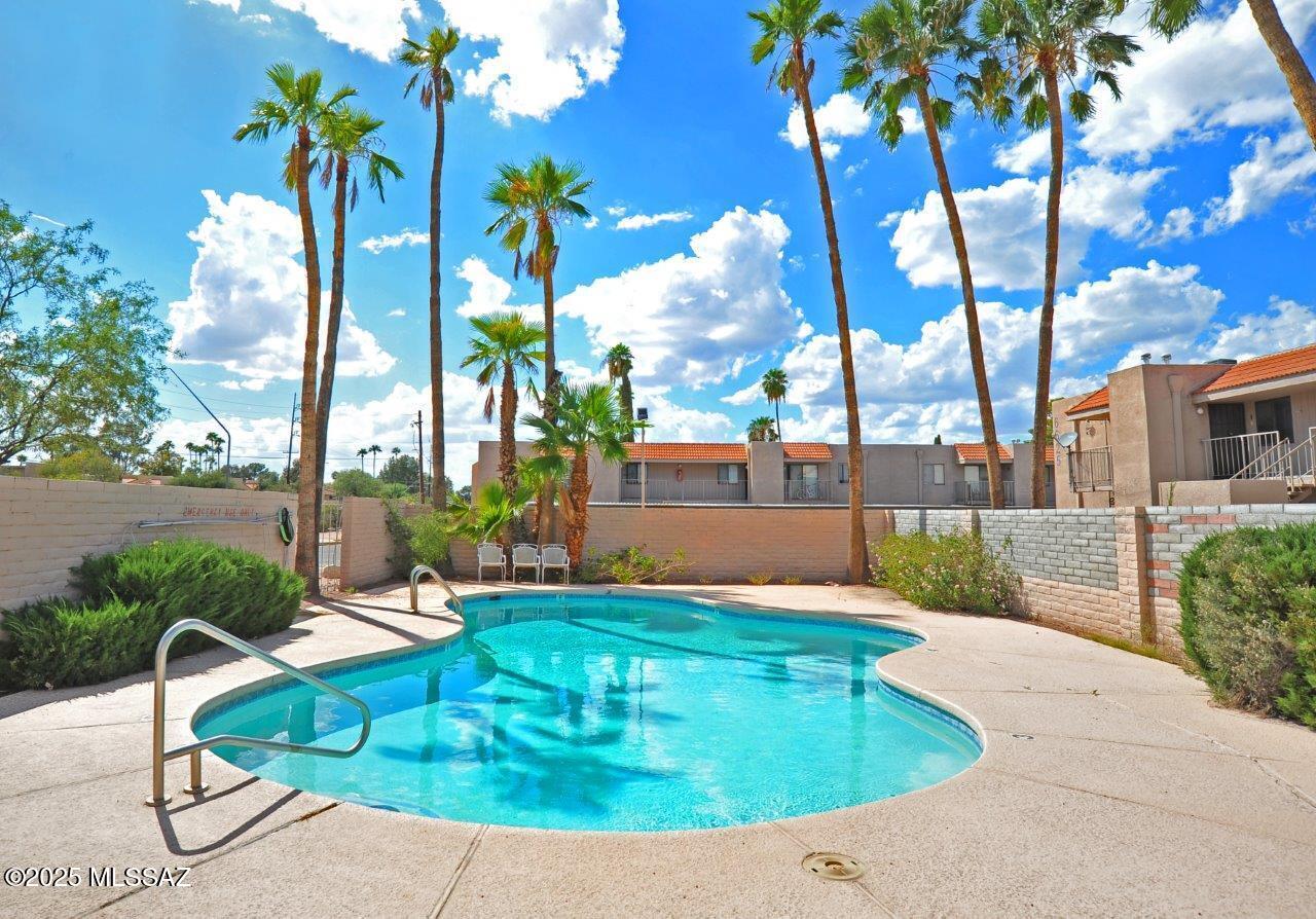 Golf Links East Condos (1-48) - Residential