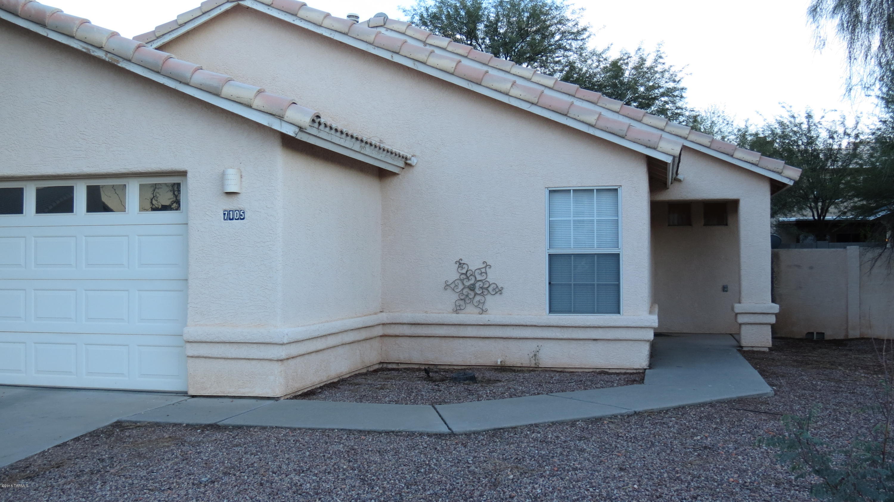 Very nice 3 bedroom 2 bath home, this home offers great room design with split bedrooms, lots of neutral colors throughout, fireplace, covered patio, and large rear yard. This home is clean and ready now!