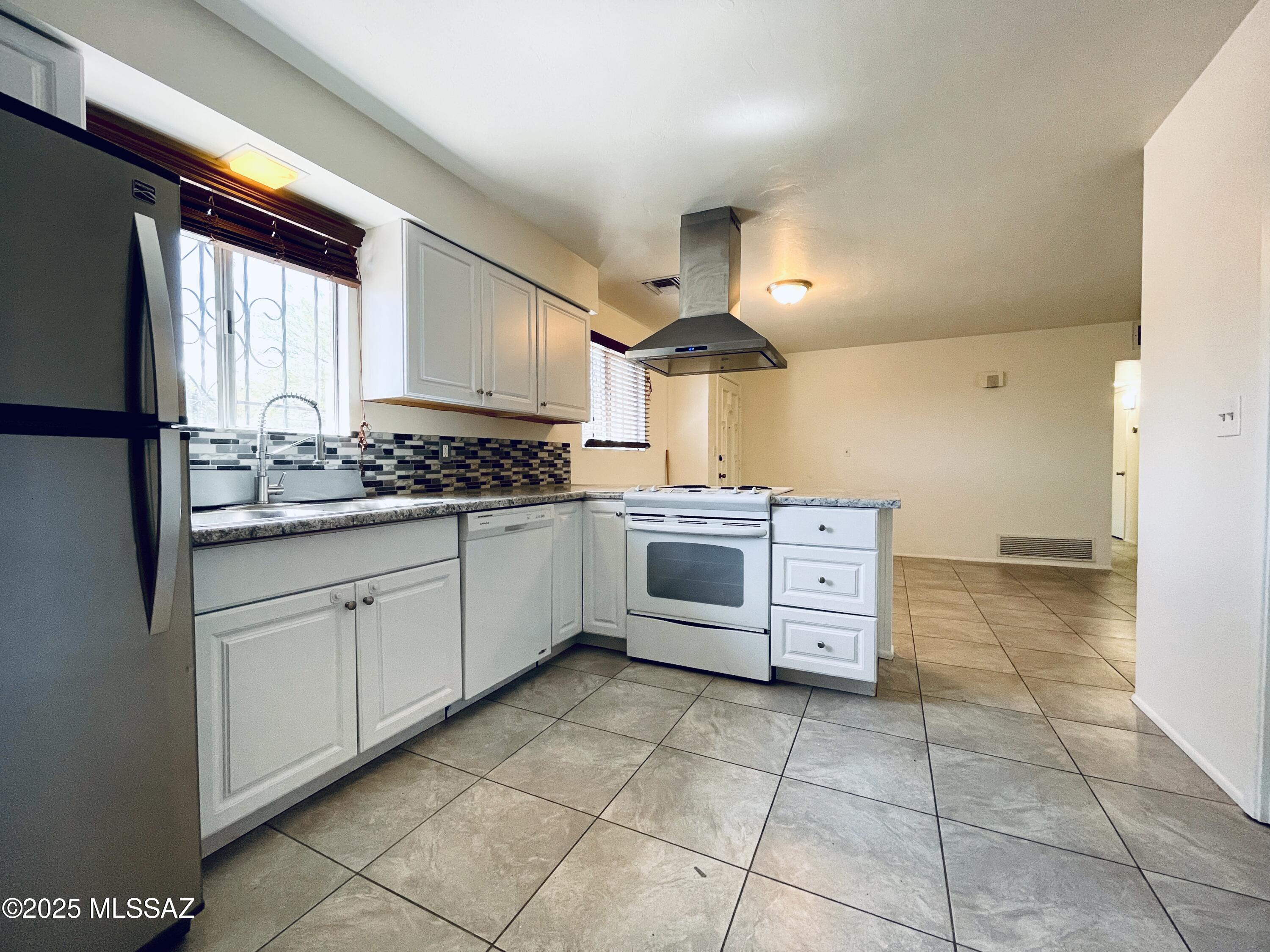 Desert Hills (1-82) - Residential Lease