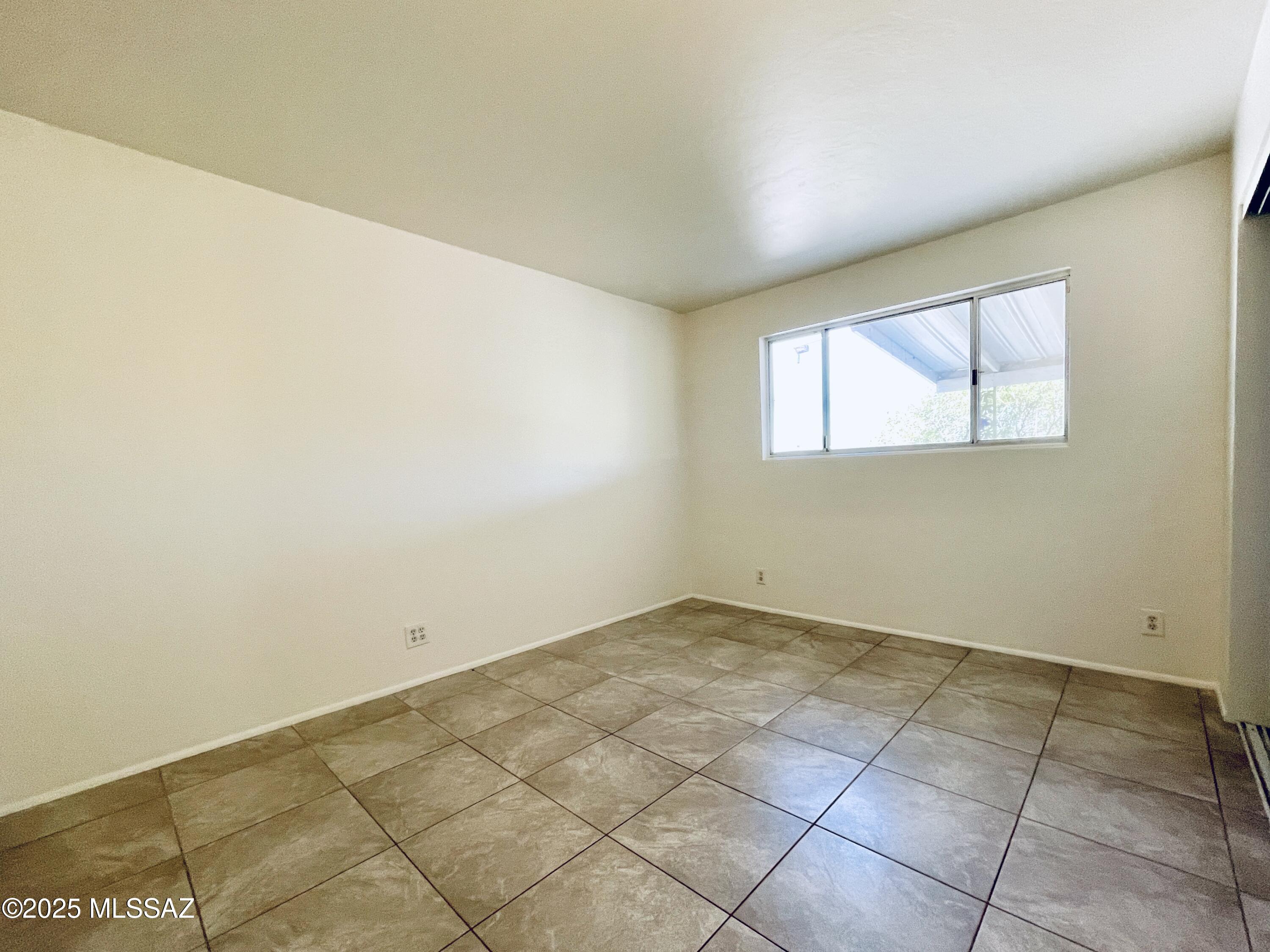 Desert Hills (1-82) - Residential Lease