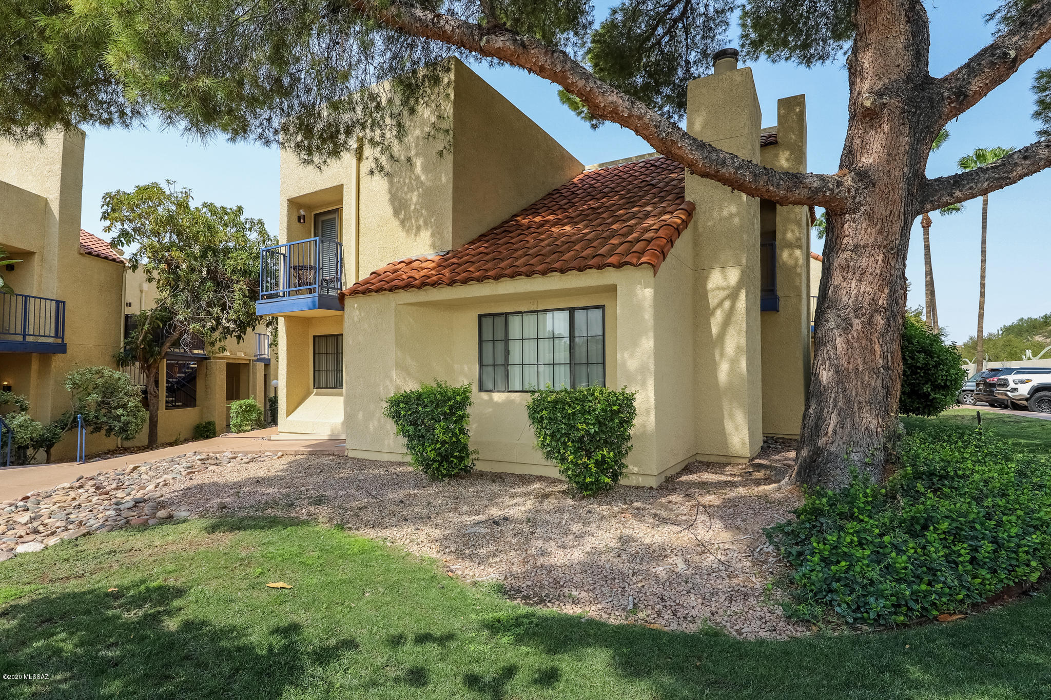 Feel right at home in this beautiful Condo with custom fire place and tastefully remodeled bathrooms.  Rare end unit with one of the biggest square footage in the complex. Split bedroom plan with one bedroom downstairs and your master suite upstairs with a loft that would be perfect for your at home office. Great location you will not be disappointed.