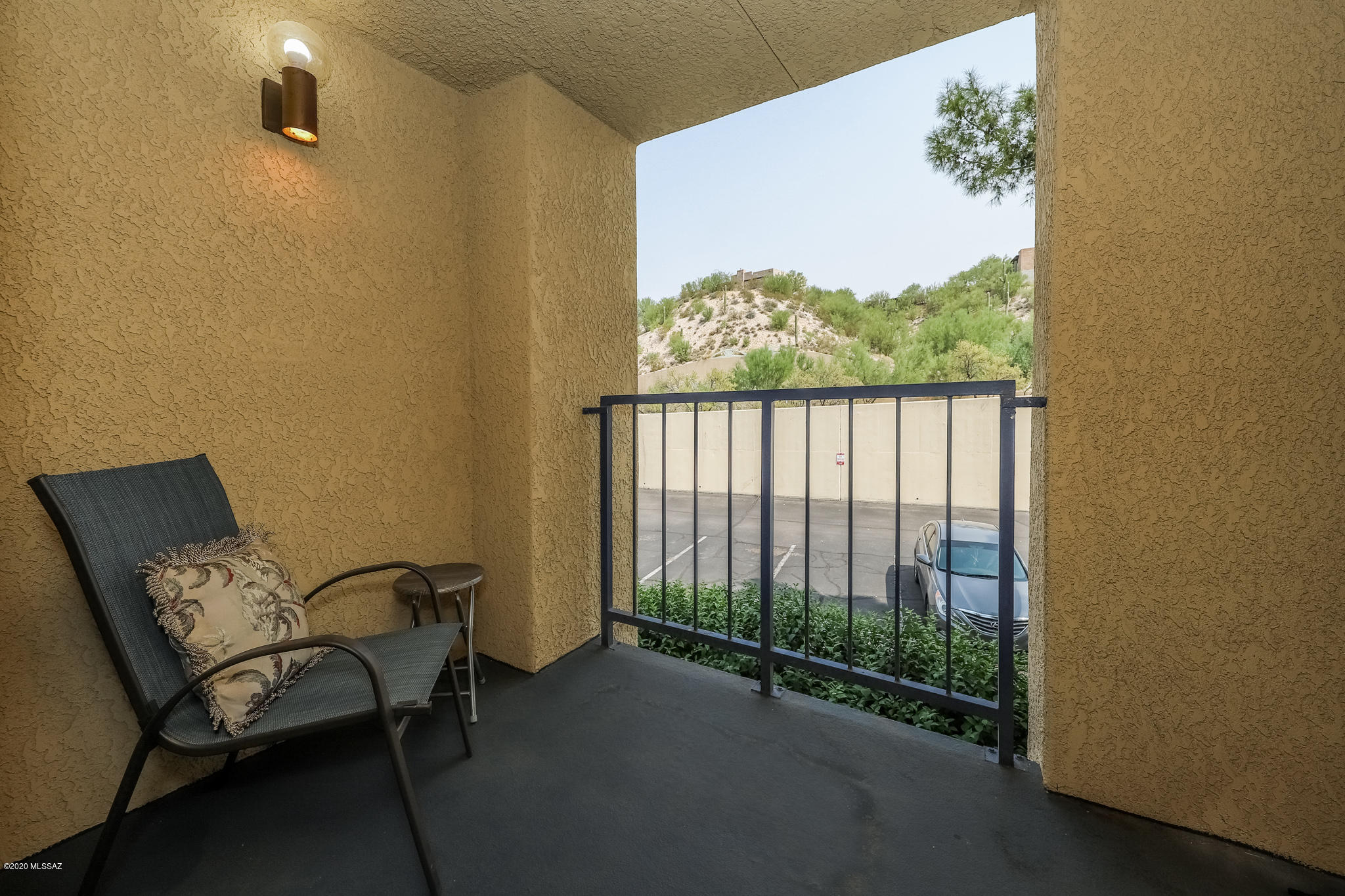Twelve Hundred River Rd Condos - Residential