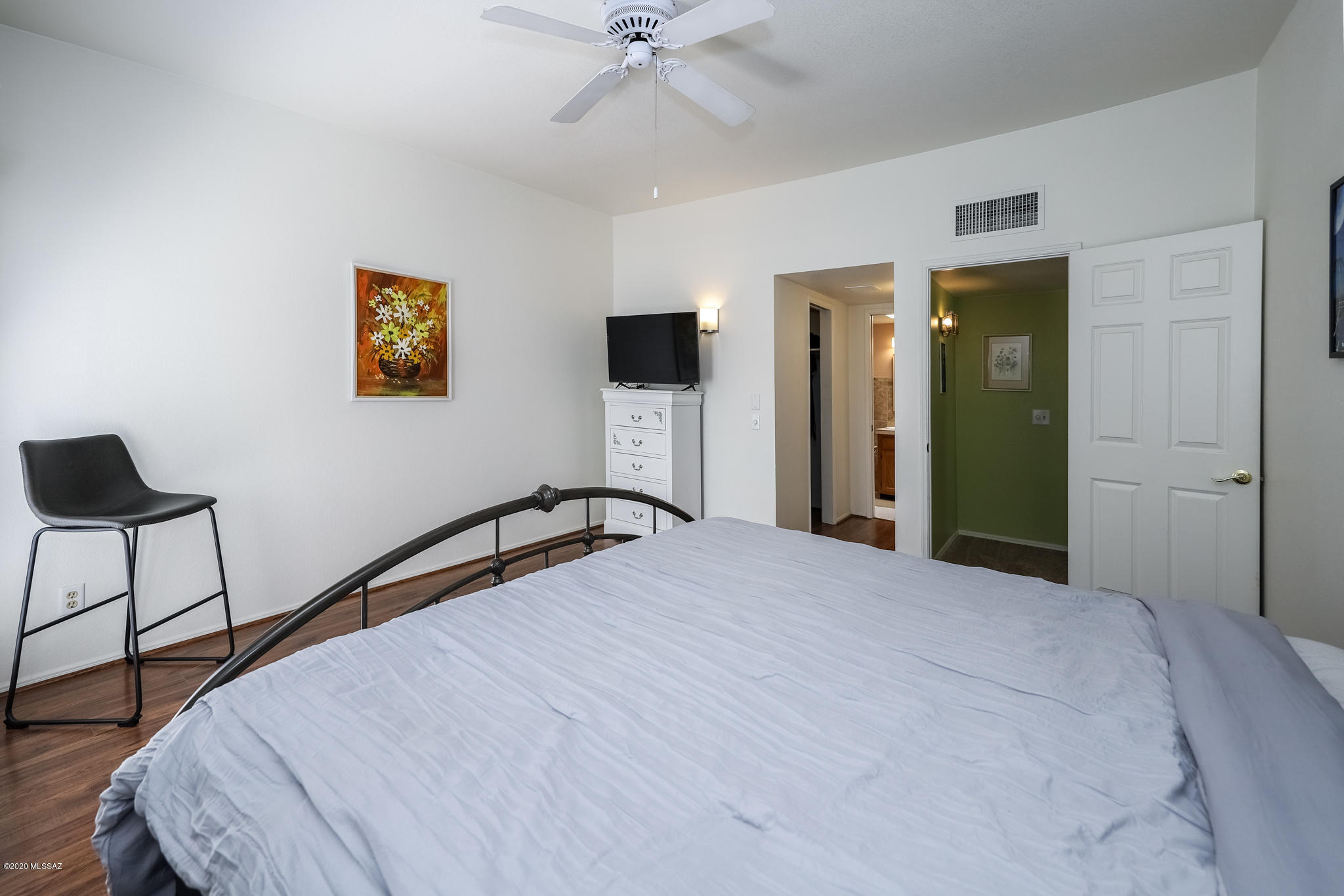 Twelve Hundred River Rd Condos - Residential