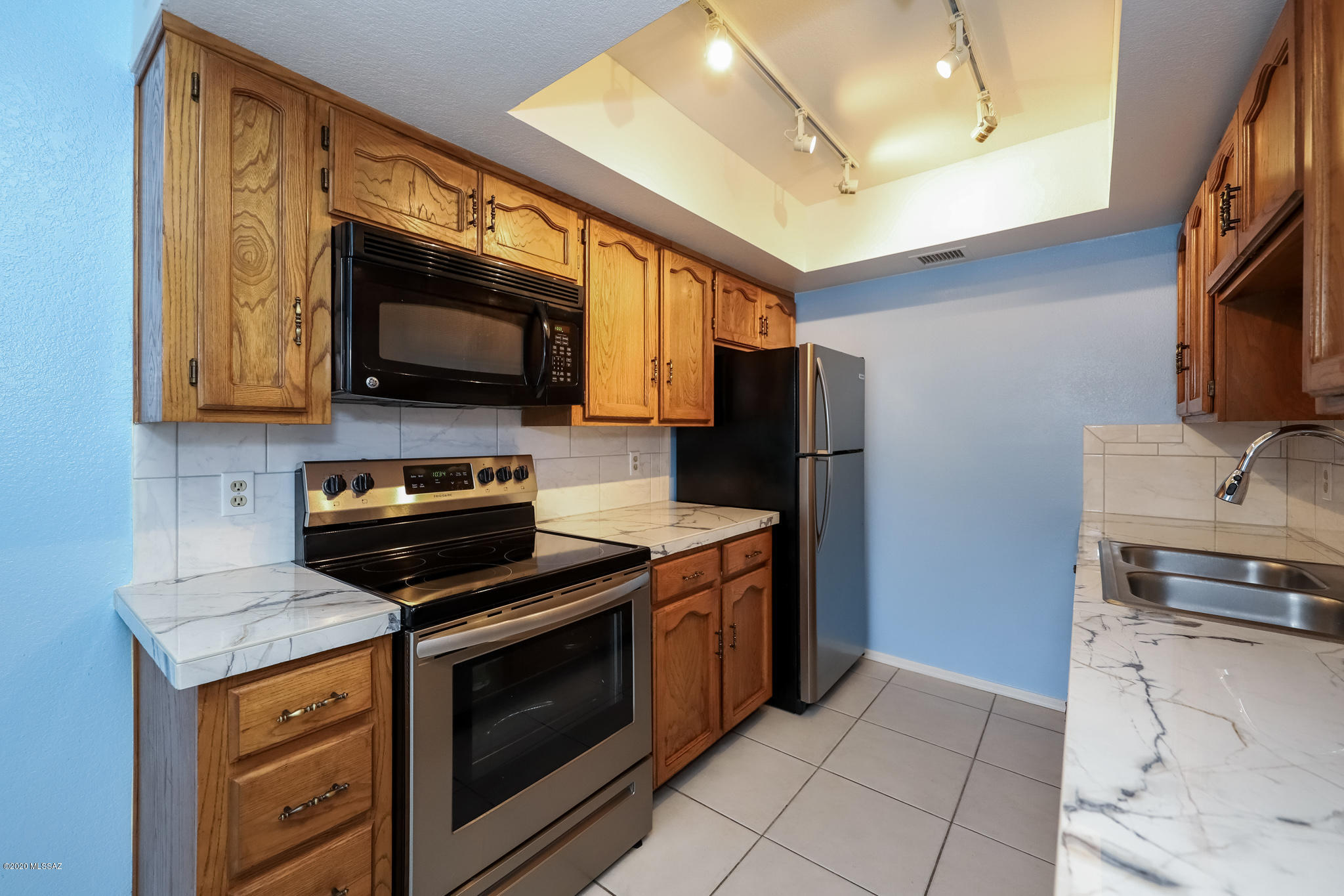 Twelve Hundred River Rd Condos - Residential