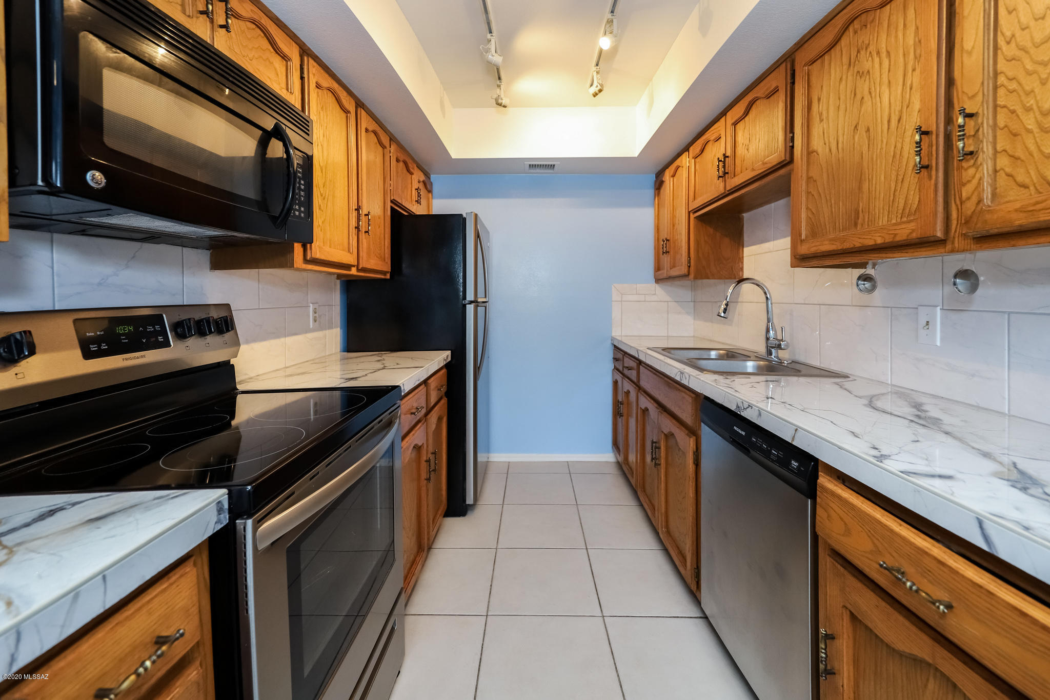 Twelve Hundred River Rd Condos - Residential