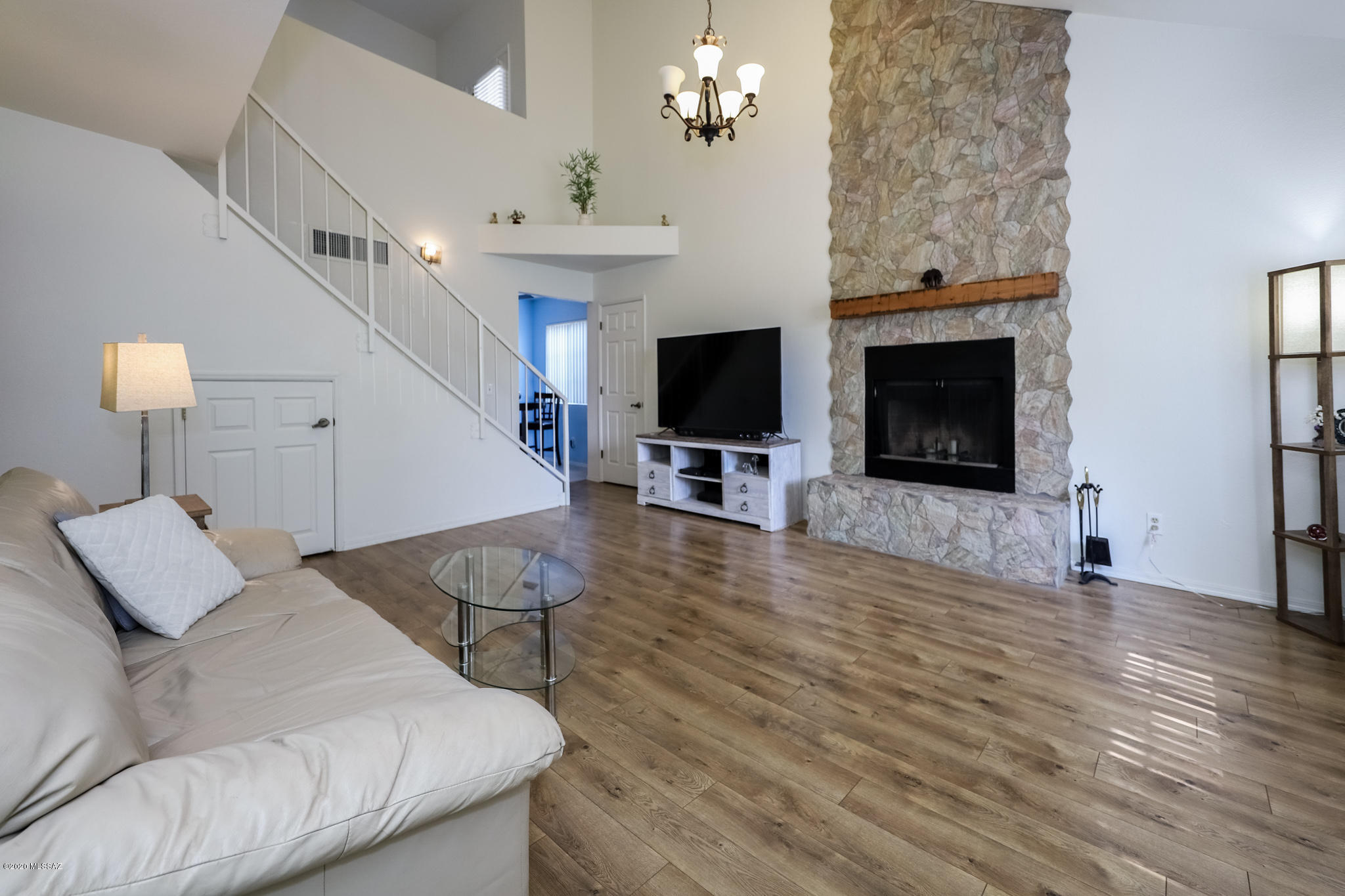 Twelve Hundred River Rd Condos - Residential