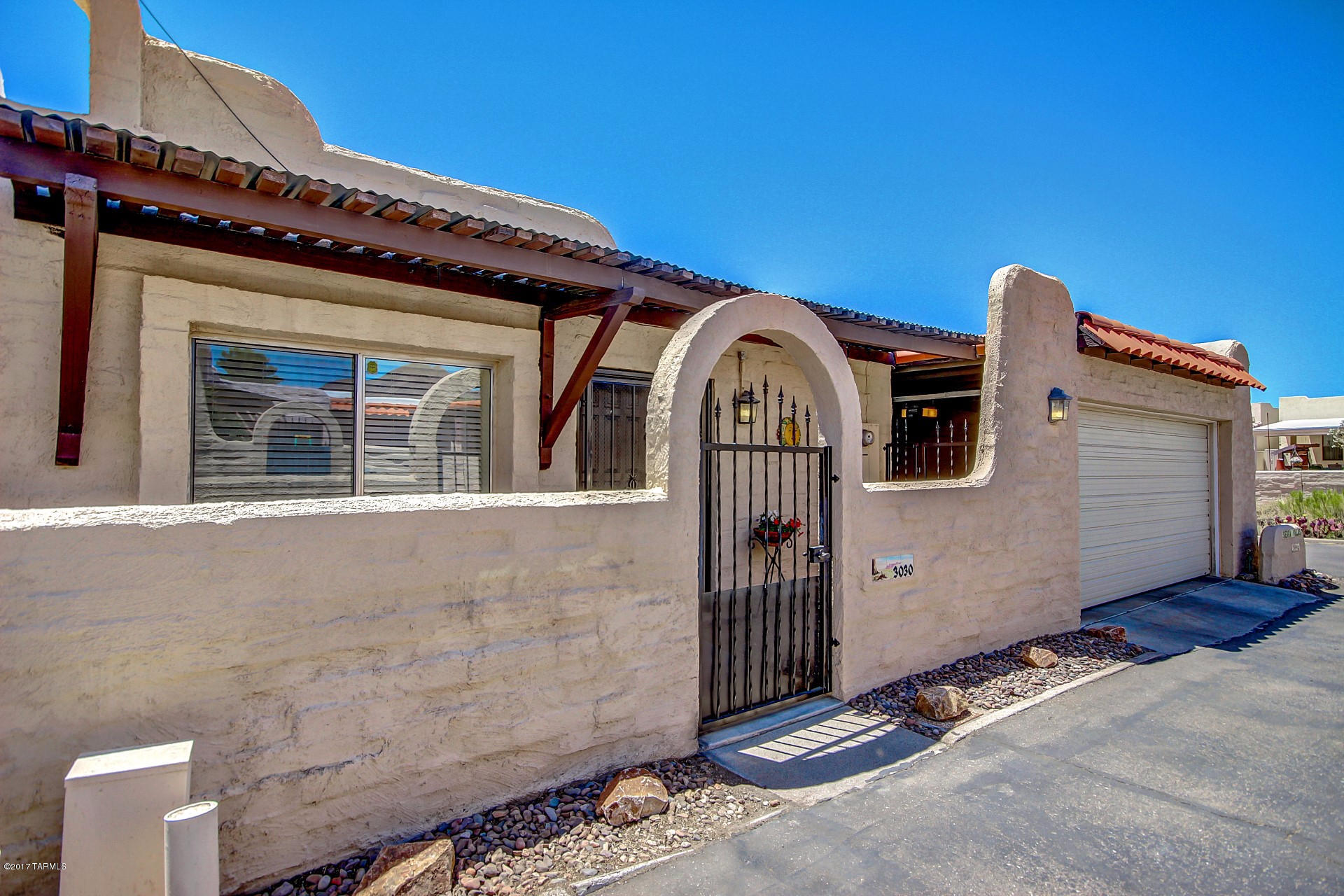 Fantastic Townhouse with private gated courtyard entry. Soothing interior palette, ceiling fans, neutral tile floor, window blinds, and skylight. Spacious kitchen features black appliances and white wood cabinetry with hardware. 2 Bedrooms boast hardwood floors, 2 baths, and 1152 sq ft with cozy patio for relaxing or BBQ's. 2 Car garage and Mountain Views! Will NOT disappoint!