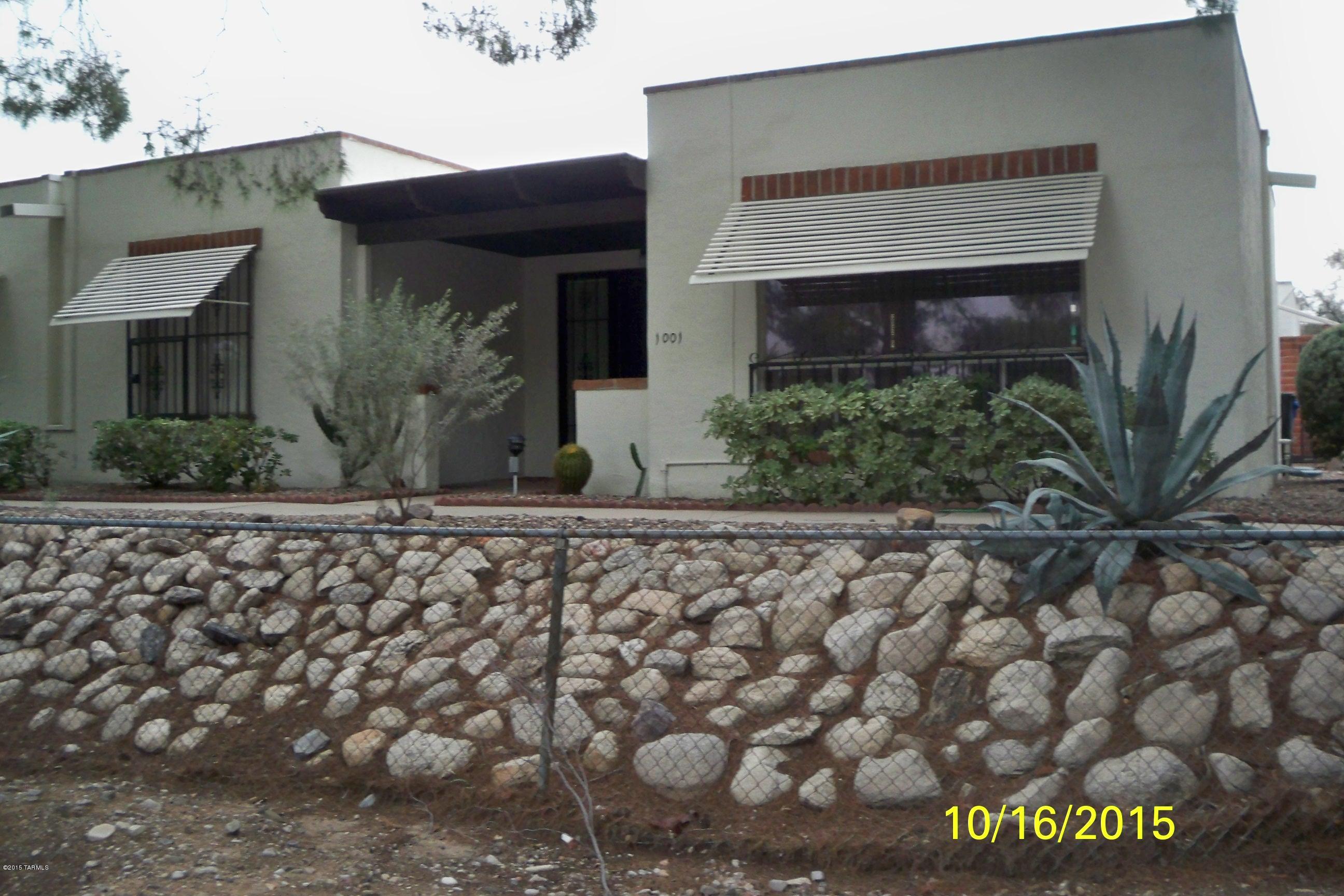 Real nice 2BR/2BA town home on the East side!  Quiet well maintained community with a pool, private enclosed yard and  patio area, convenient to shopping, schools and all amenities!