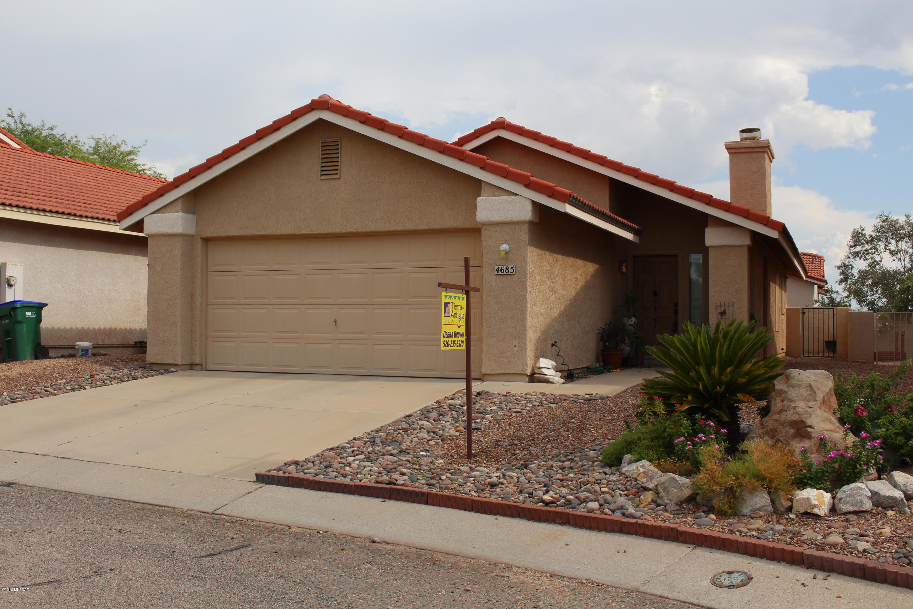This 2 bedroom 2 bath home has a large open floor plan perfect for entertaining. Located on a quiet cul-de-sac across from the pool, just minutes from I-10, restaurants and shopping. Home has had the poly pipe replaced, has ceramic tile, and laminate flooring throughout, no carpeting, well maintained. Seller is related agent.