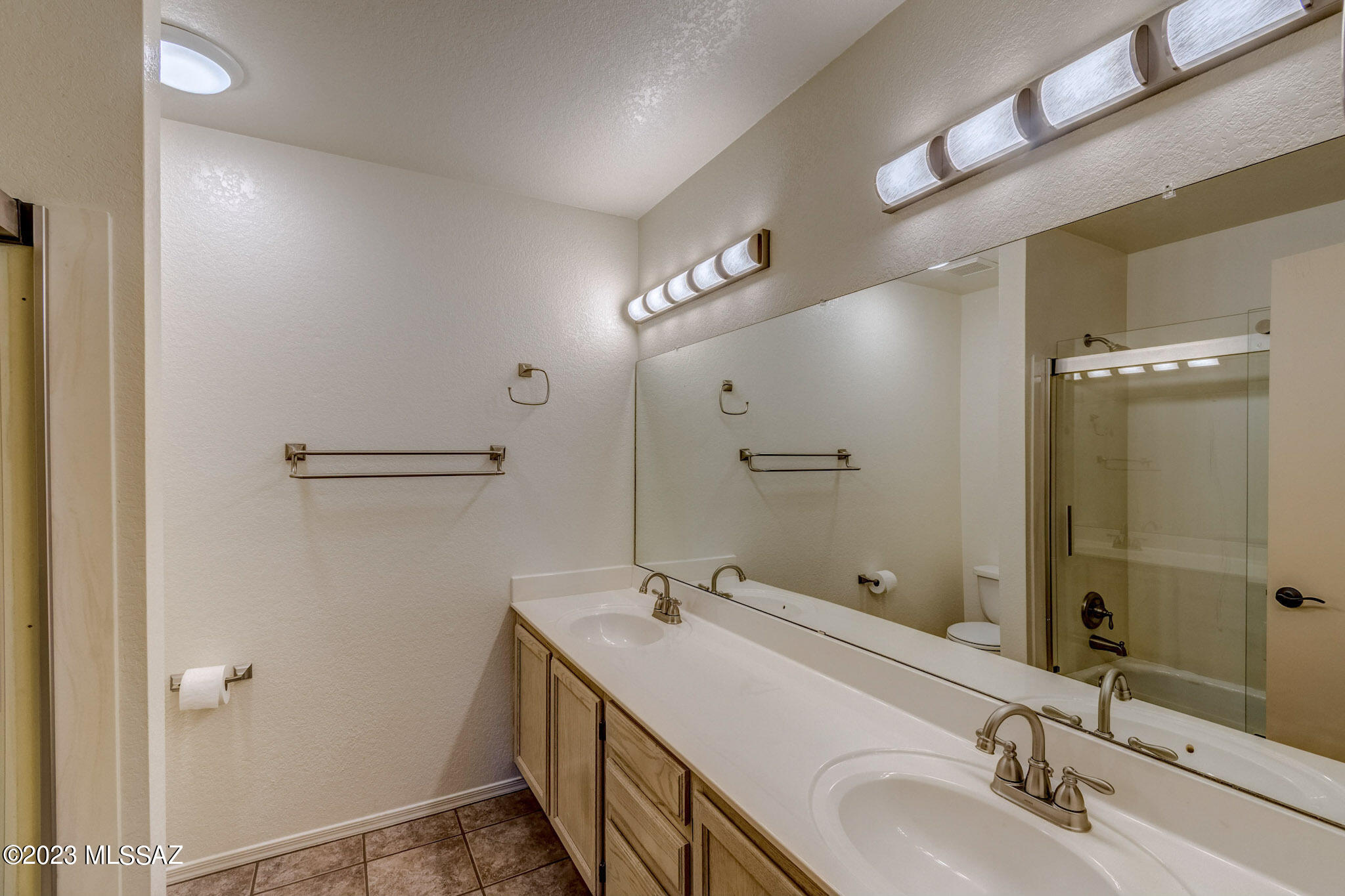 Country Club(1-221) - Residential