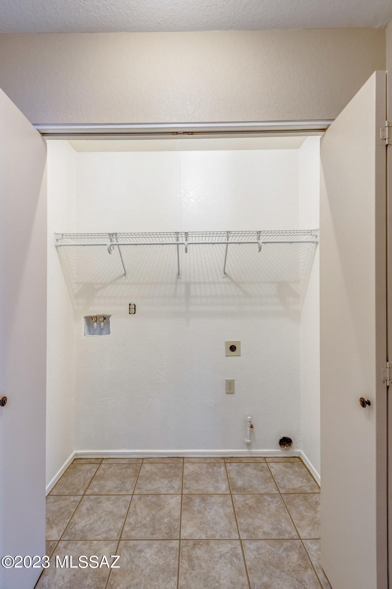 Country Club(1-221) - Residential
