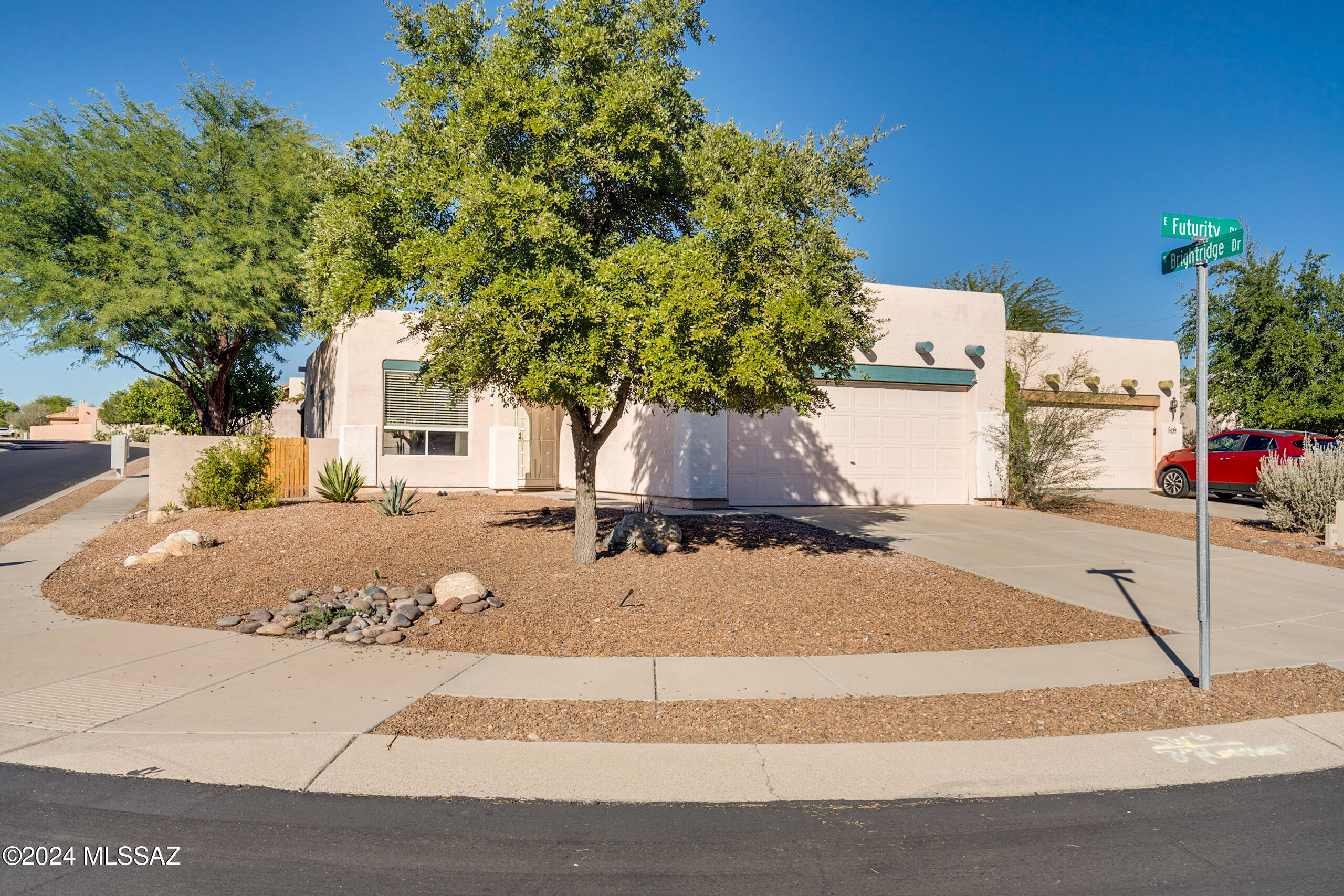FABULOUS OPPORTUNITY FOR ORO VALLEY BUYERS
This great property is ideal for second-home, first-time, and investment buyers.  Move right in and enjoy the convenient location just minutes to shopping, OV Hospital, hiking/biking trails, and numerous golf courses.  Open floorplan, plank flooring, bedrooms w/walk-in closets, private backyard with sparkling pool and koi pond, soft water loop, low HOA.  Price allows buyers to personalize and update kitchen and baths.  A great way to enjoy the best of life in Oro Valley at an affordable price!