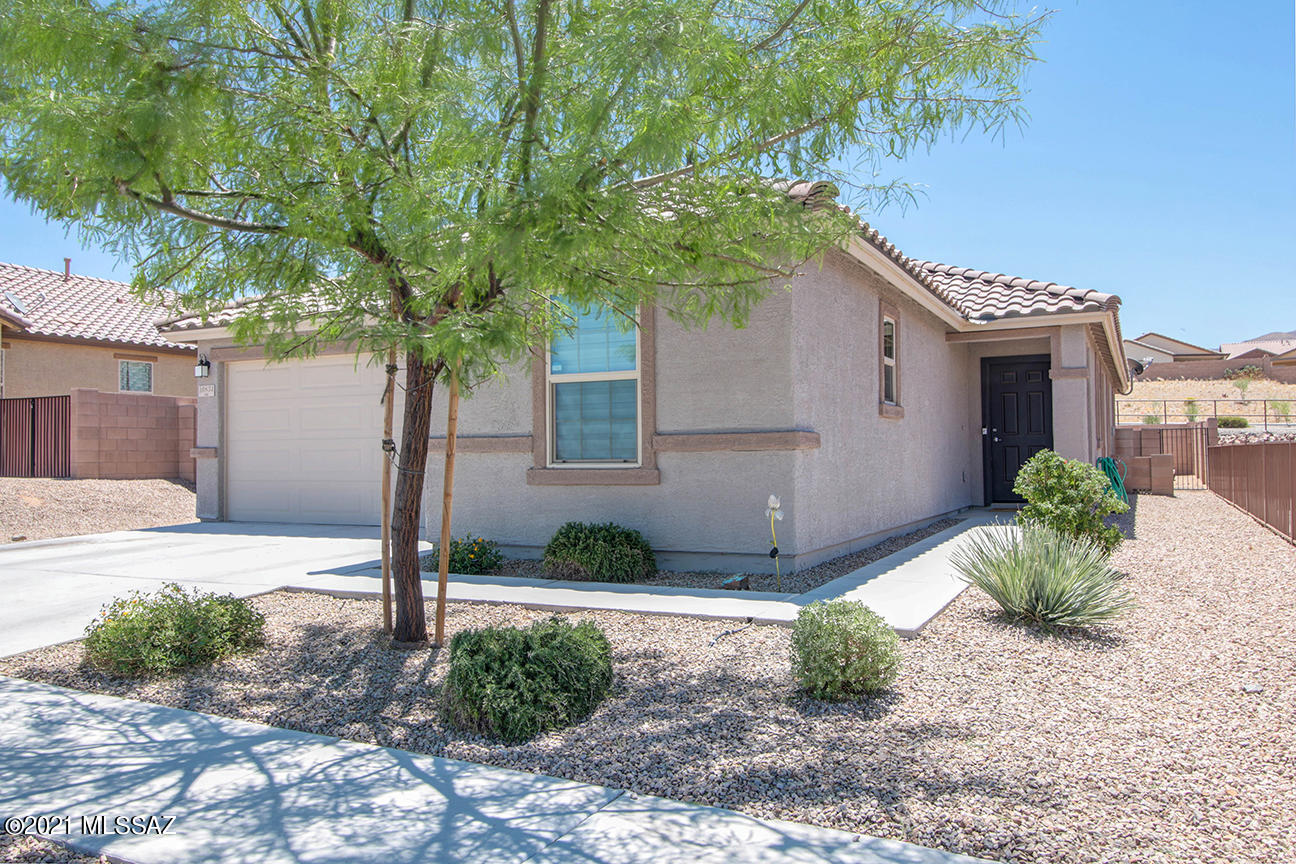 Single Story, 4 bedroom, 2 bathroom home built in 2017! Spacious, split bedroom and great room floorplan. Large side yard with double gate and covered patio. Located in the Vail School District. All appliances stay!